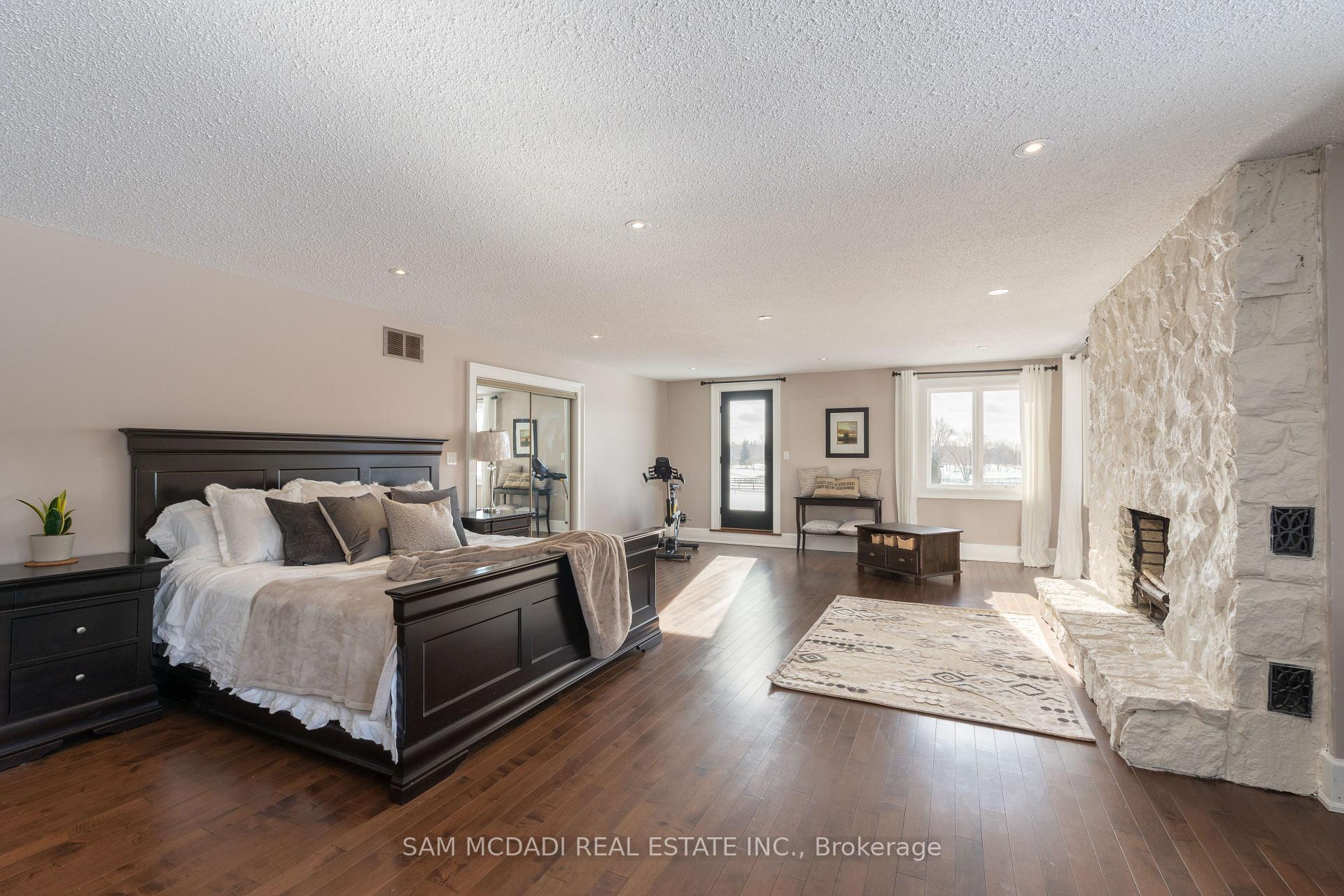 1046 Concession 6 Road W, Hamilton