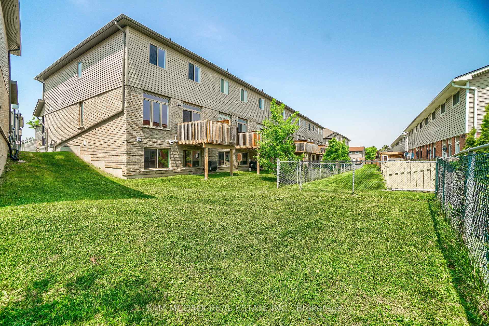 1023 Devonshire Avenue 25