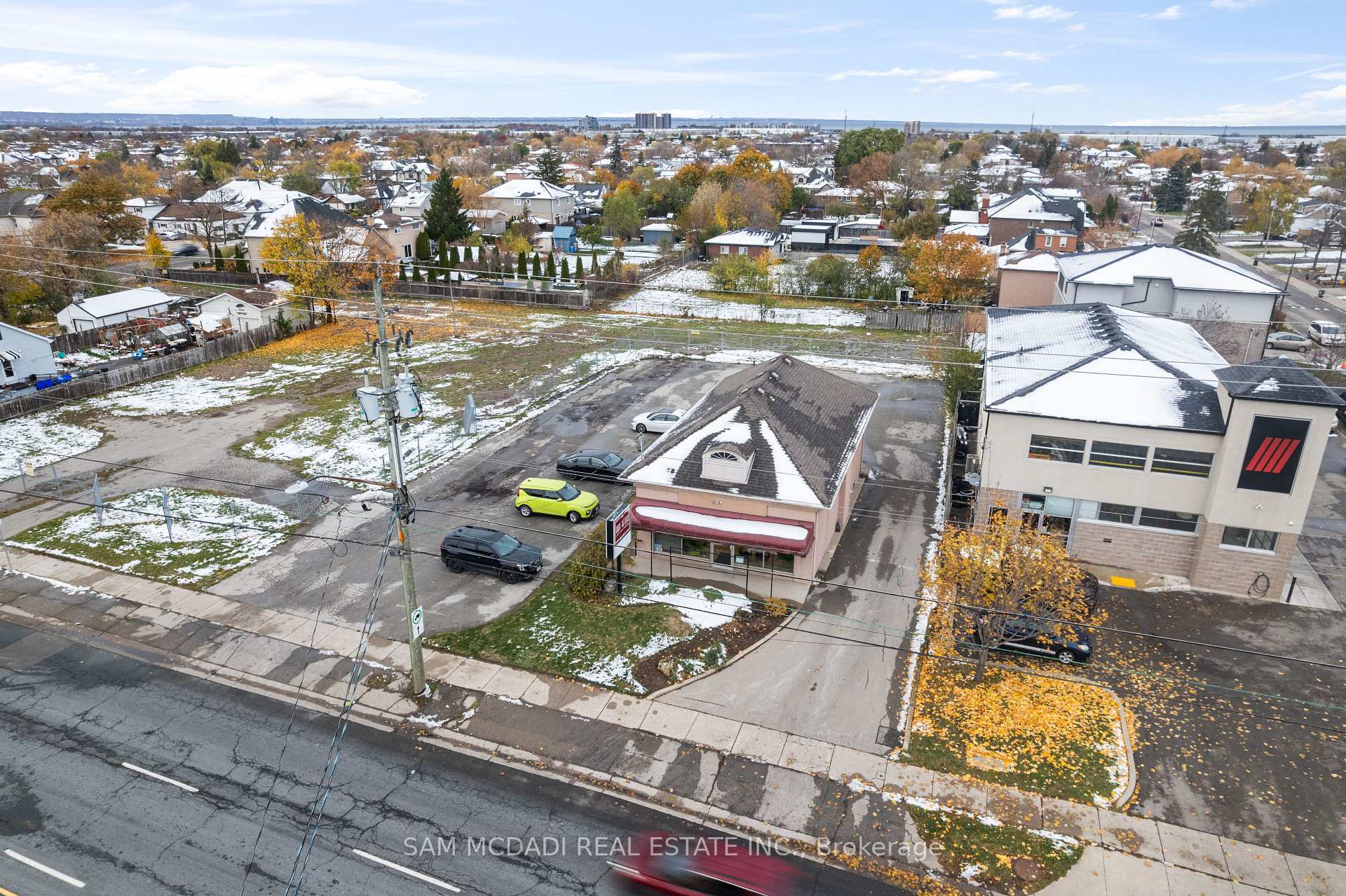 423 Highway 8 Highway