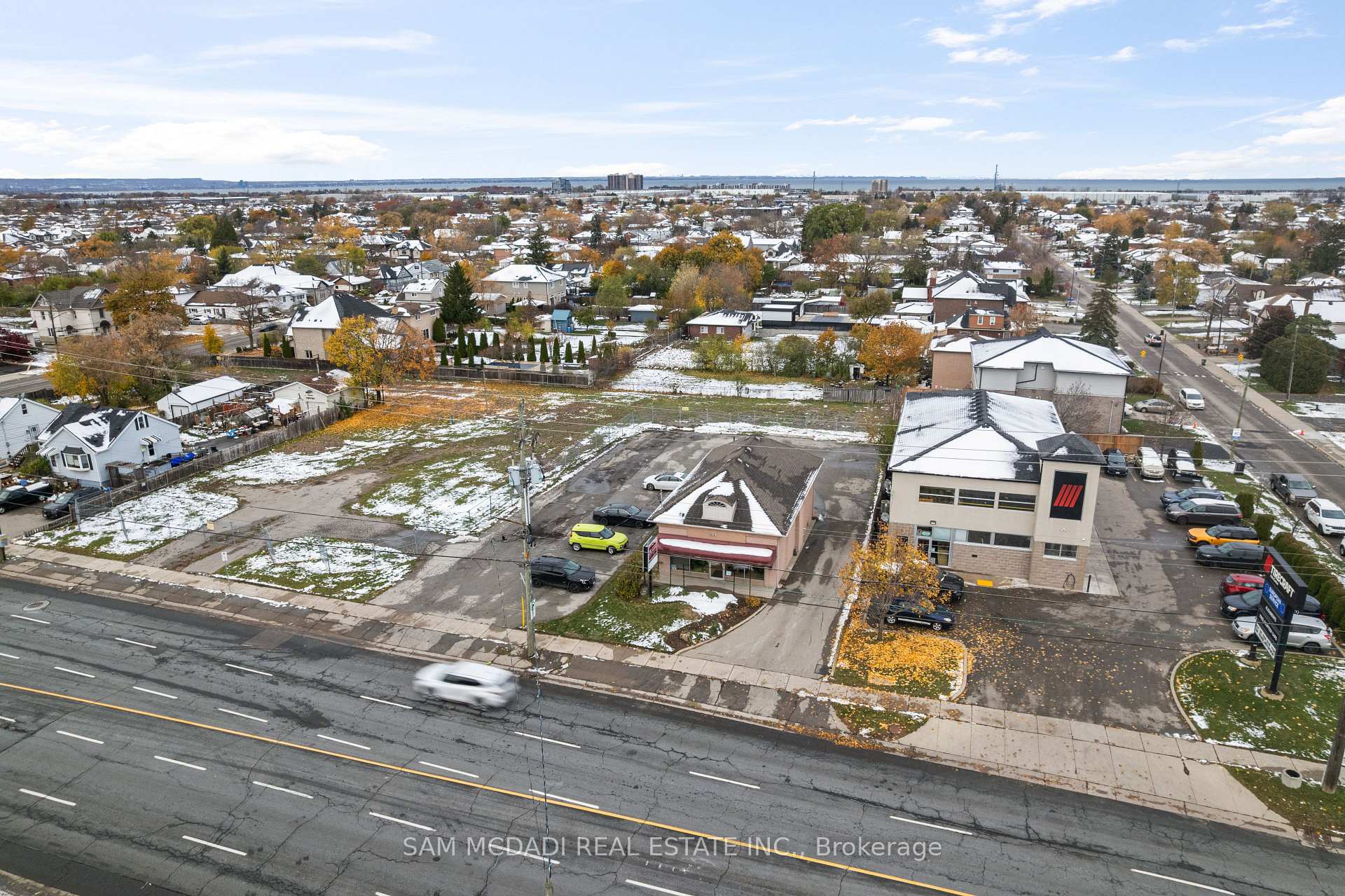 423 Highway 8 Highway