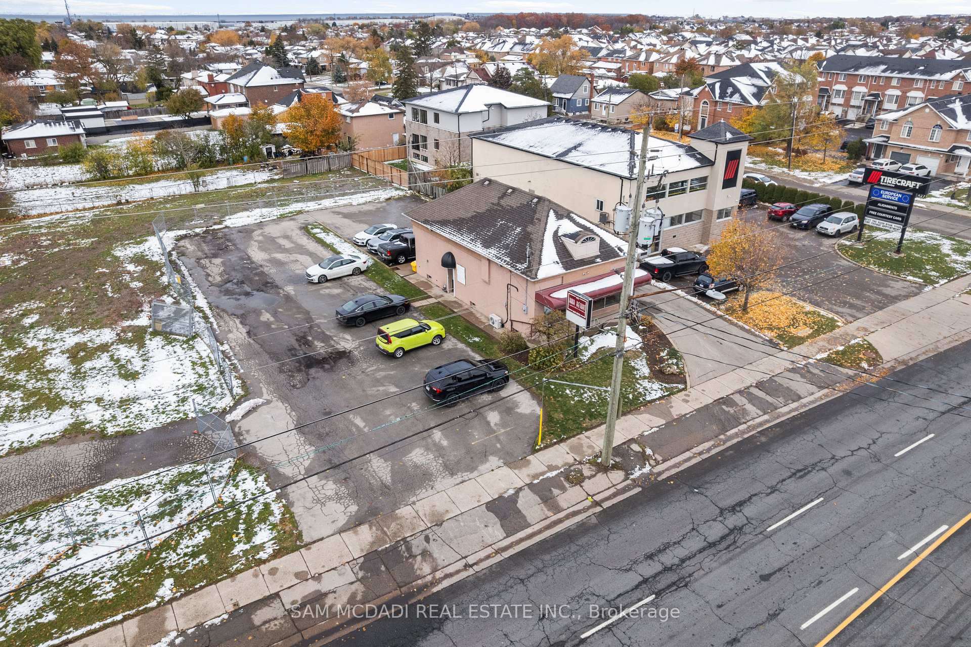 423 Highway 8 Highway