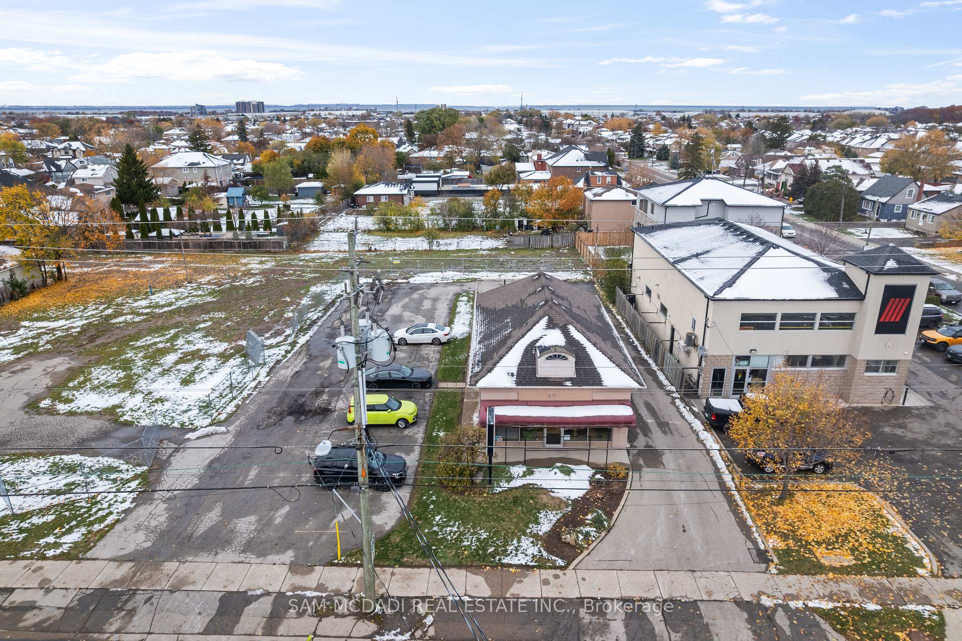 423 Highway 8 Highway