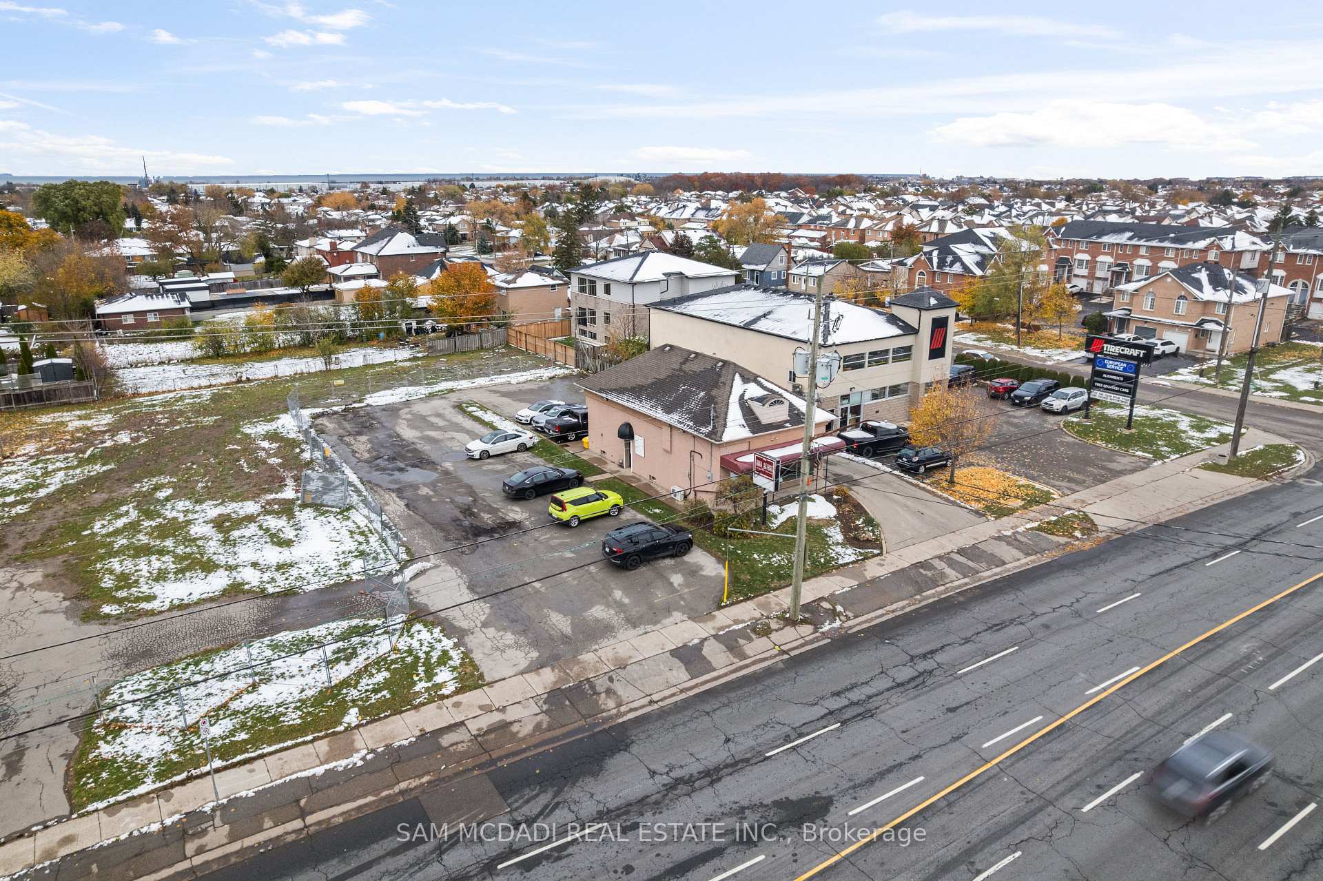 423 Highway 8 Highway