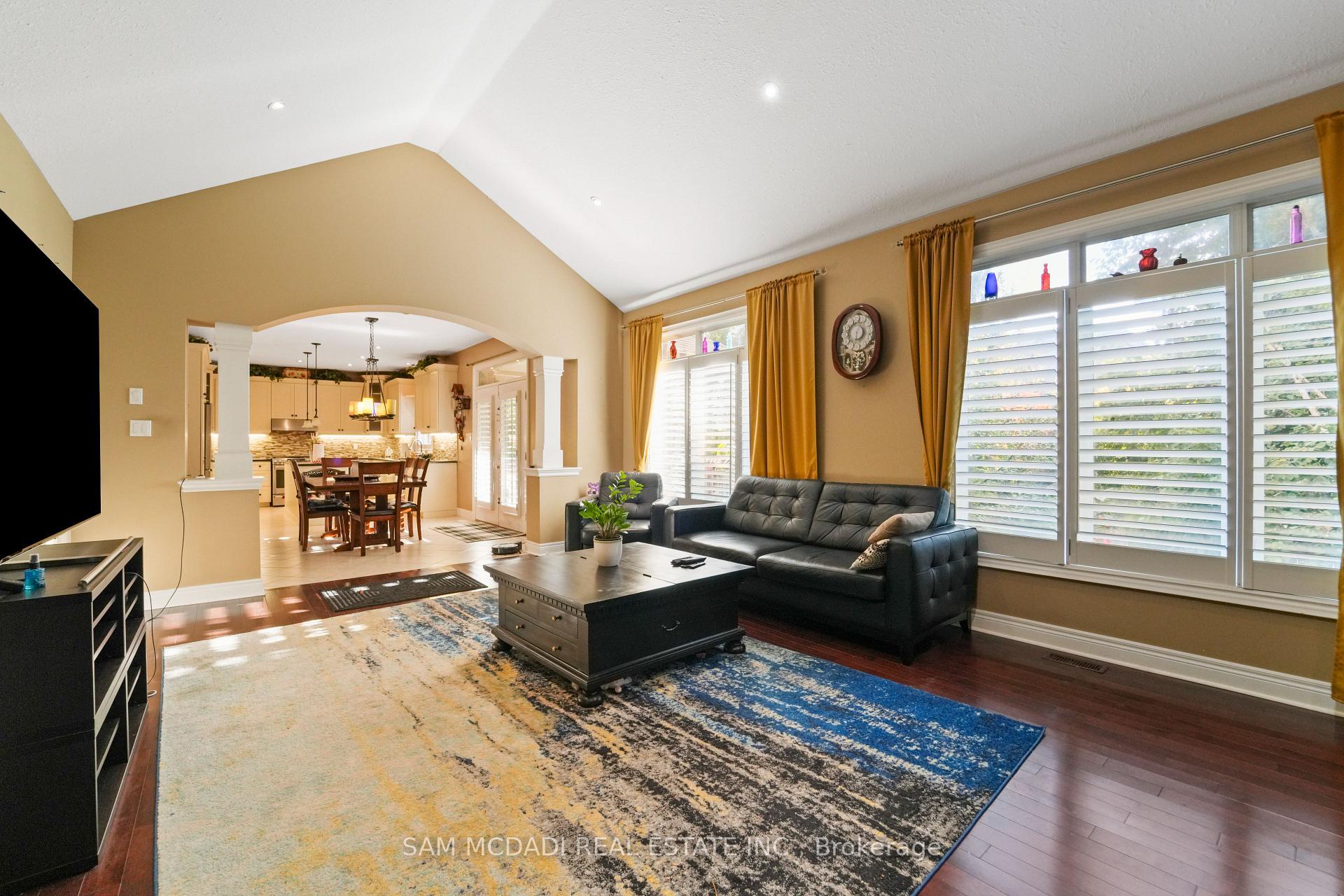 32 Pennsylvania Crescent