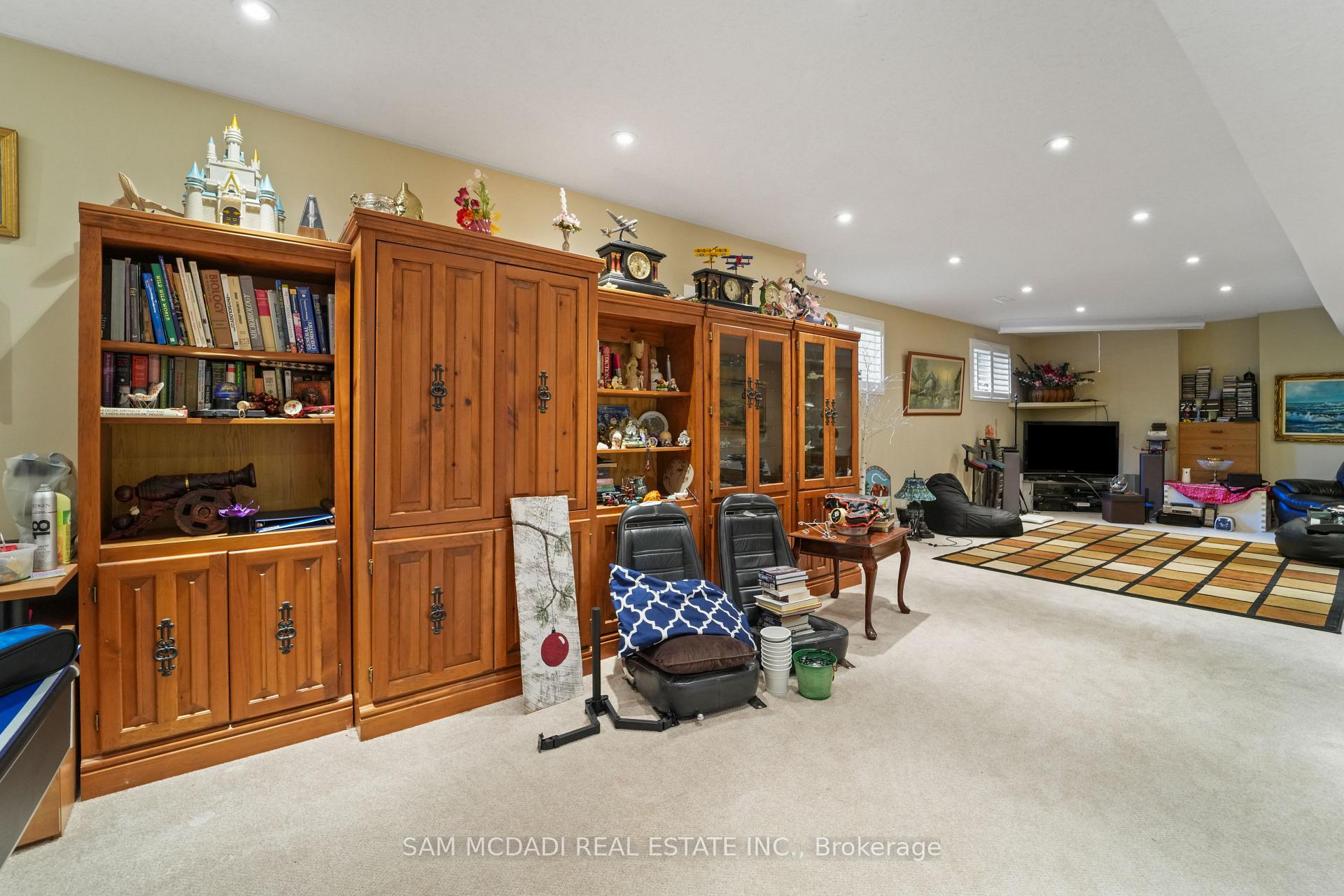 32 Pennsylvania Crescent