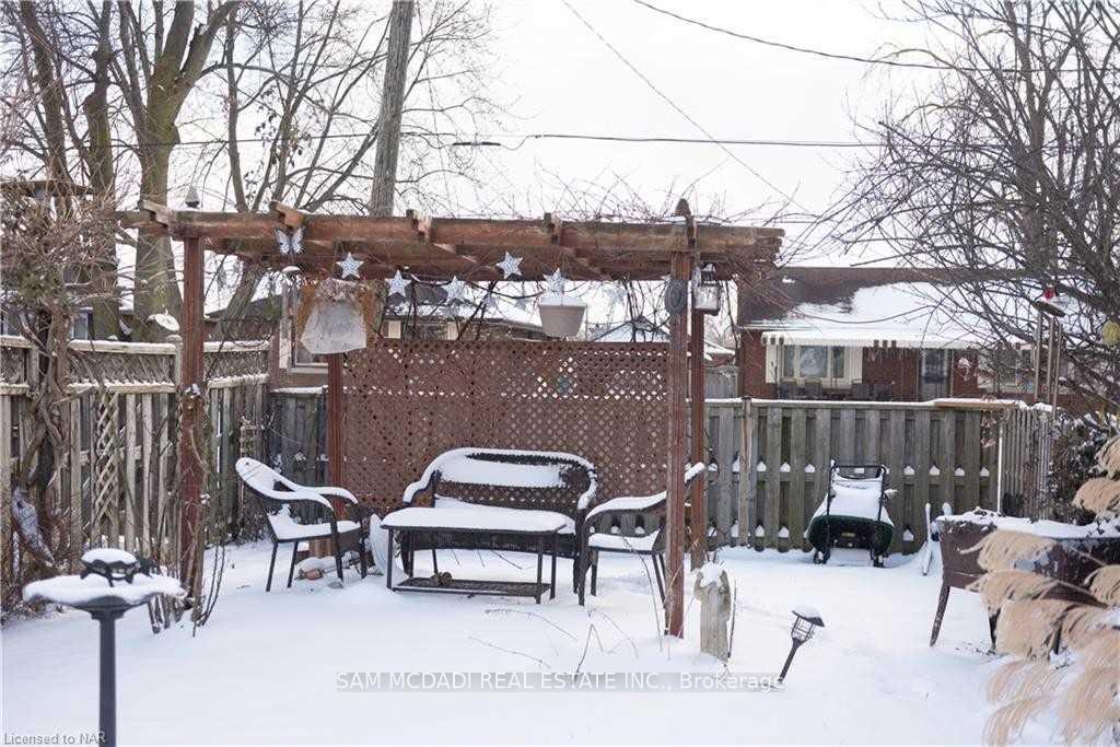 7003 Ann Street Upper