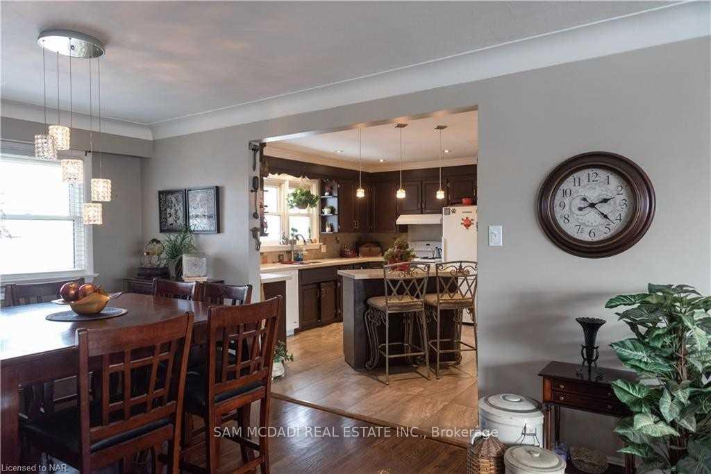 7003 Ann Street Upper