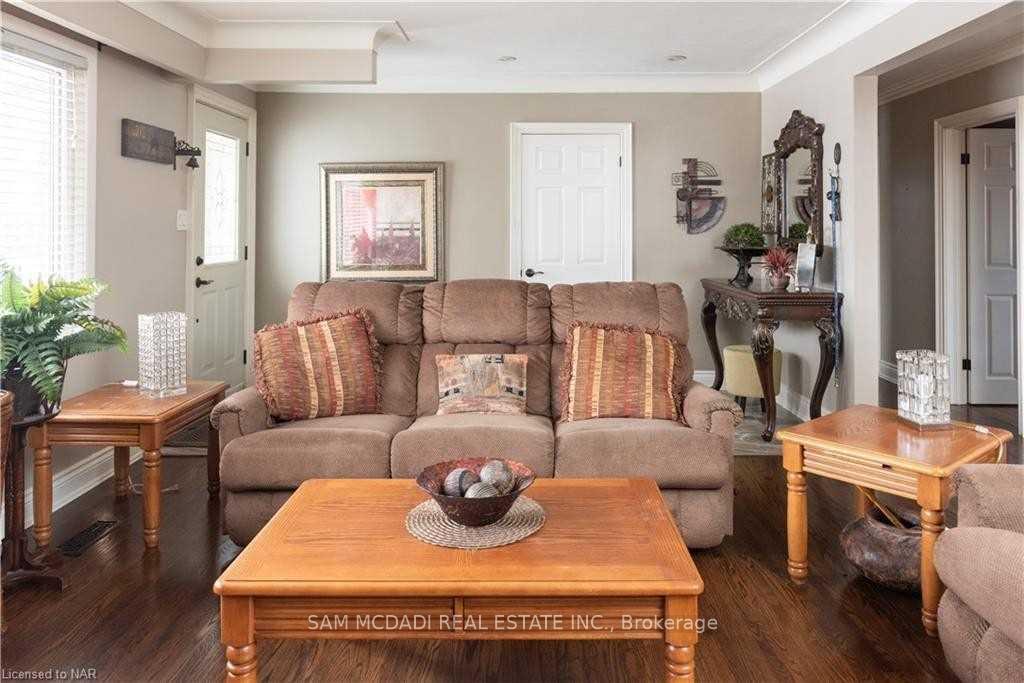 7003 Ann Street Upper