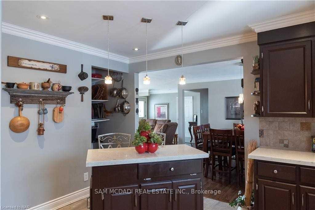 7003 Ann Street Upper