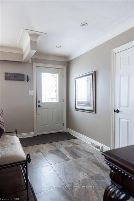 7003 Ann Street Upper