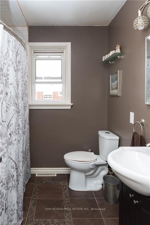 7003 Ann Street Upper