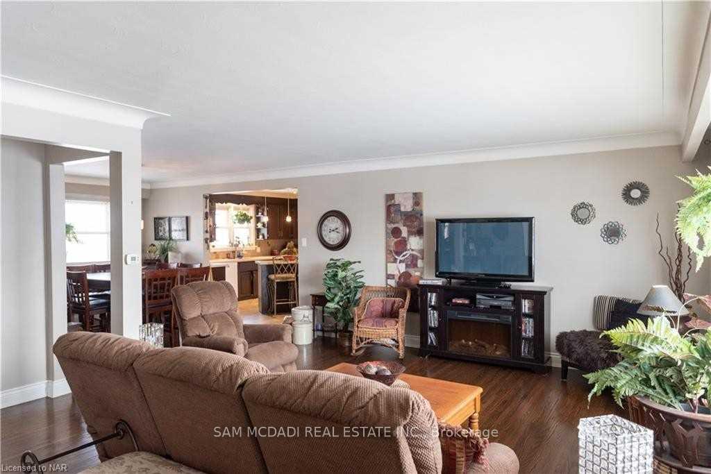 7003 Ann Street Upper