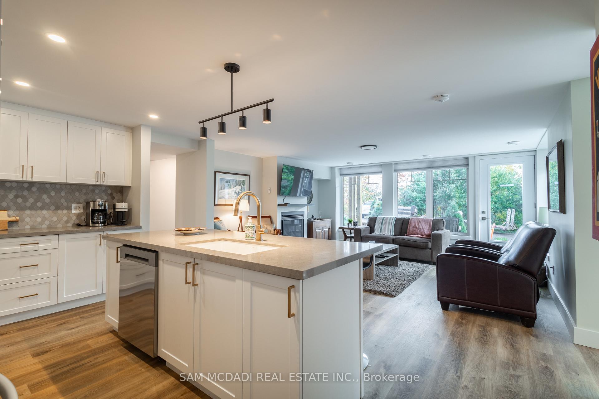 2 Tree Tops Lane 102