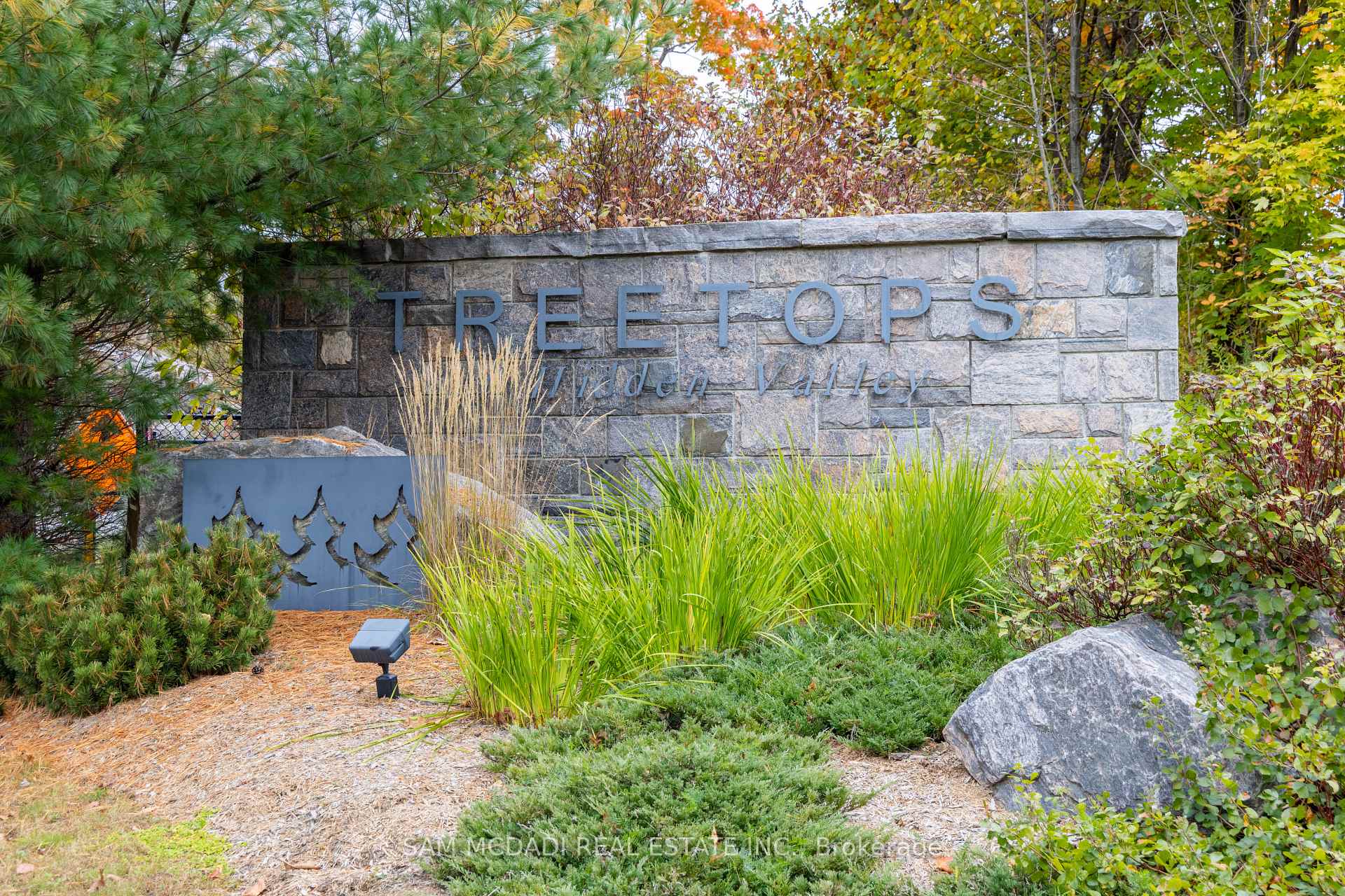 2 Tree Tops Lane 102