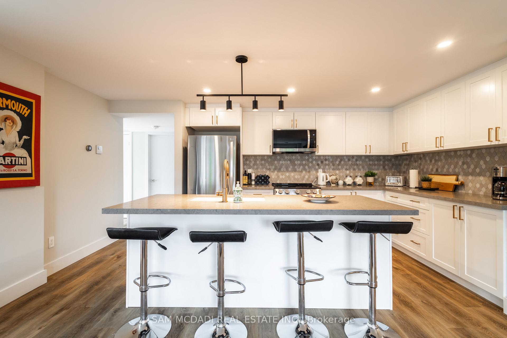 2 Tree Tops Lane 102