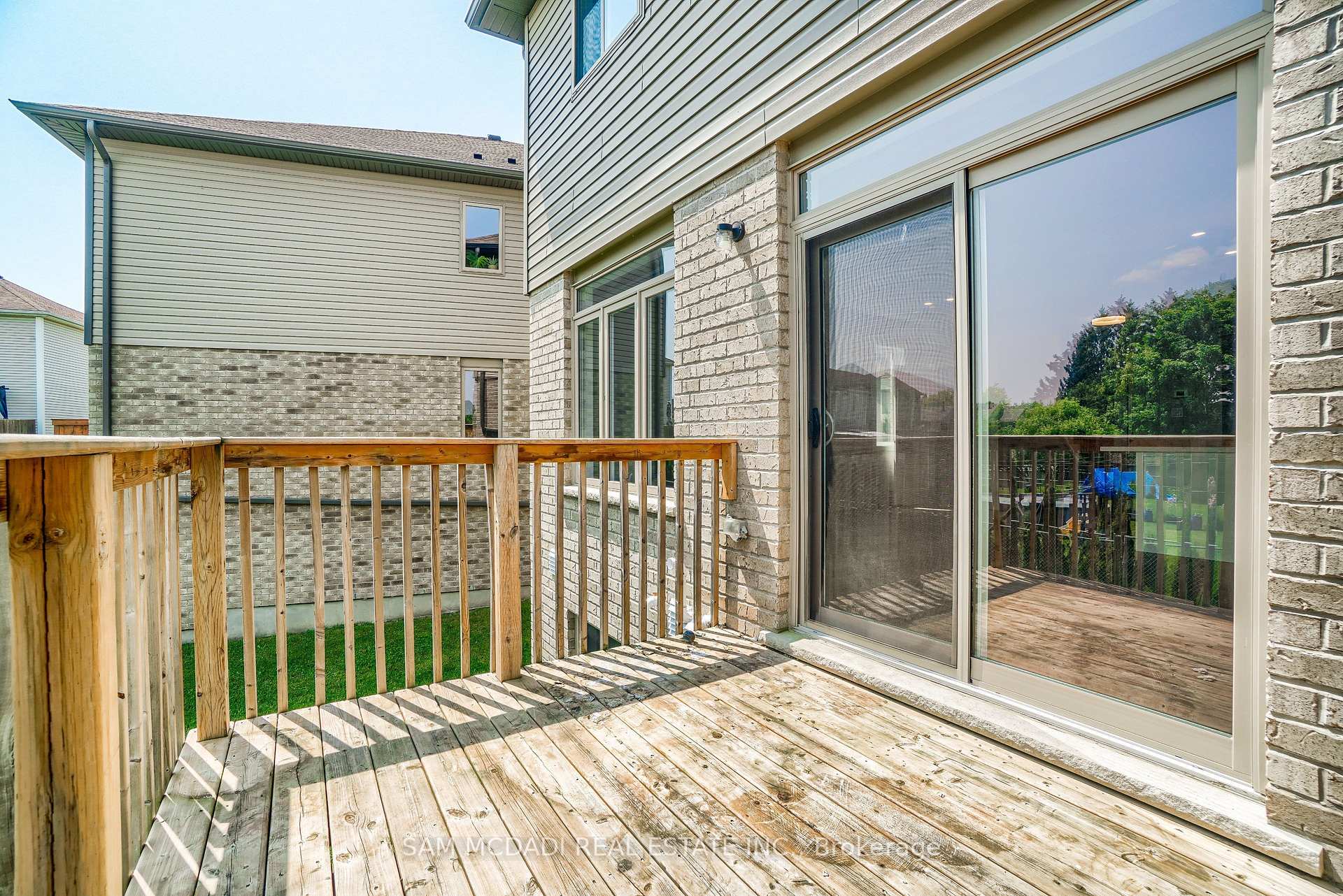 1023 Devonshire Avenue 25