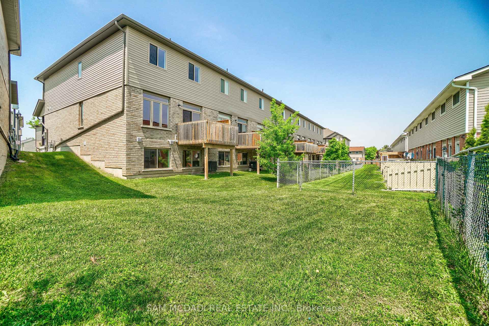 1023 Devonshire Avenue 25