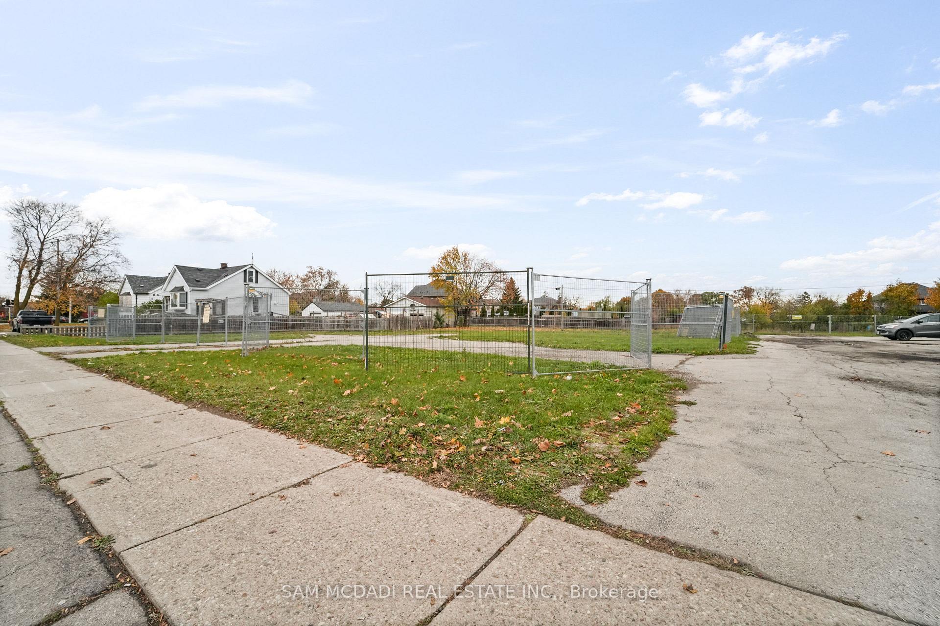 423 Highway 8 Highway