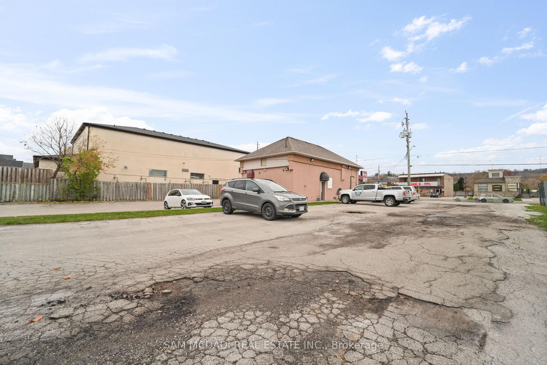 423 Highway 8 Highway