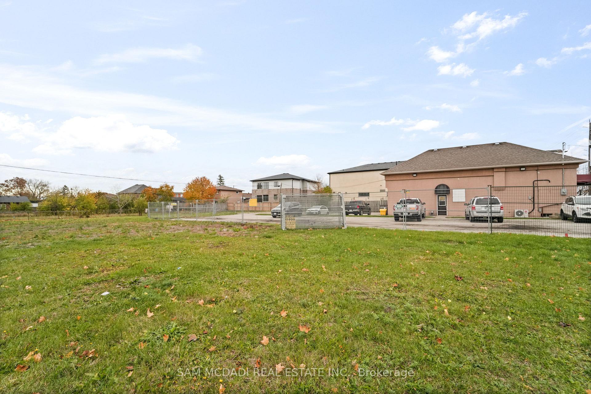 423 Highway 8 Highway