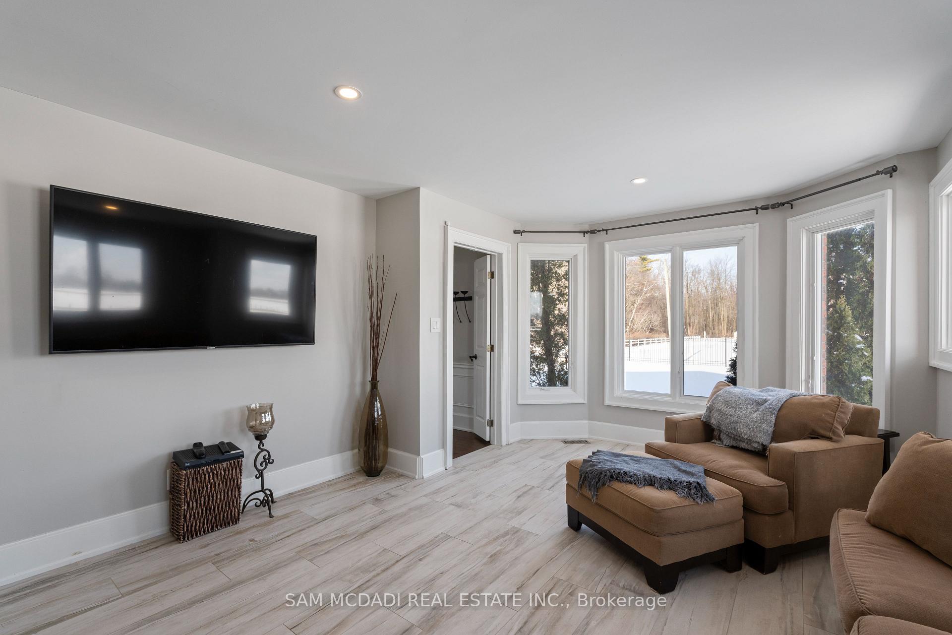 1046 Concession 6 Road W