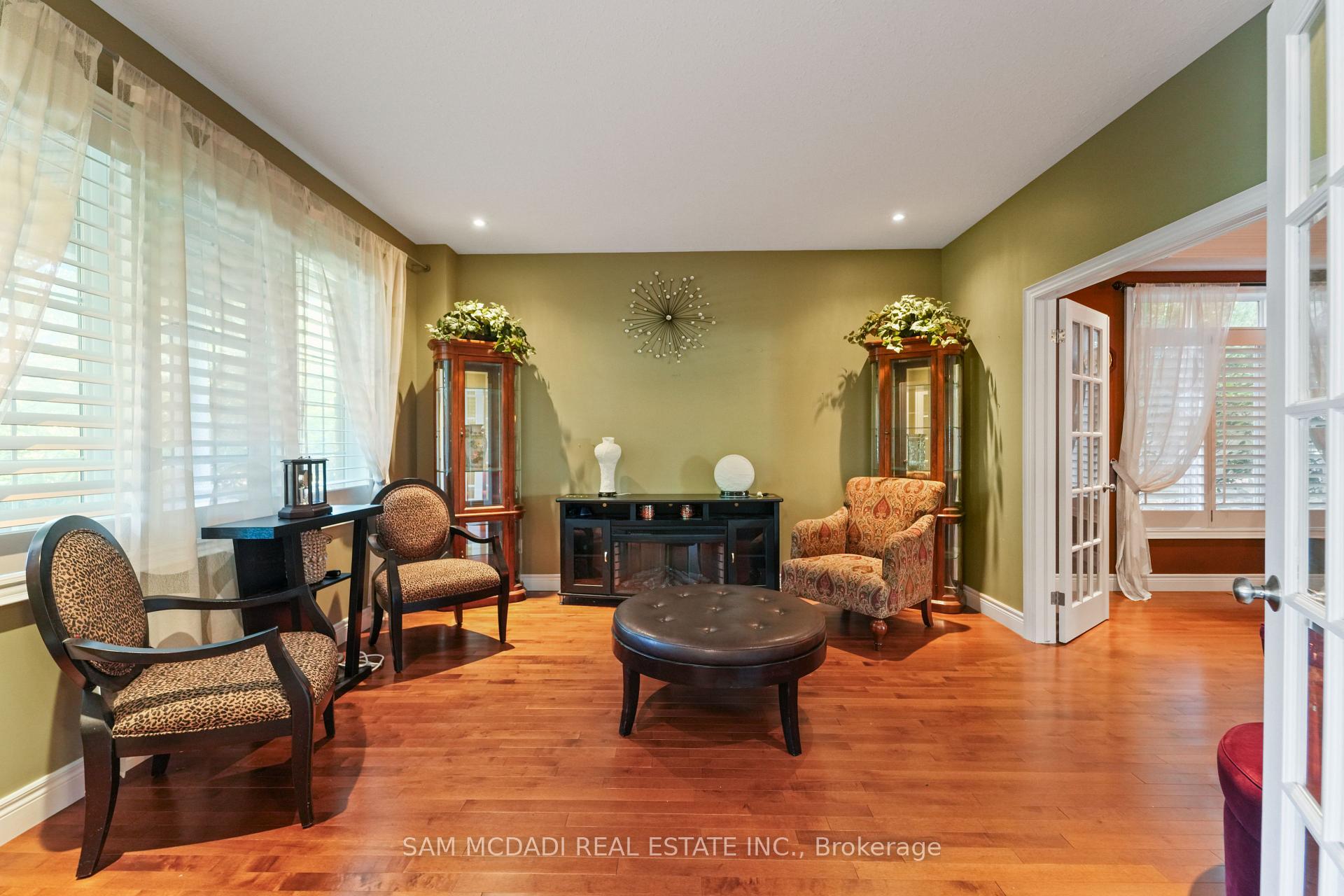 32 Pennsylvania Crescent