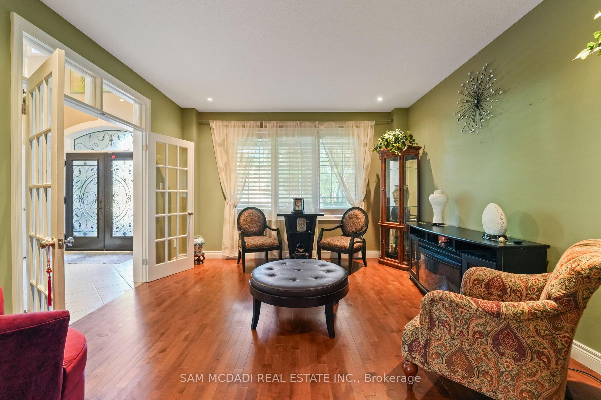 32 Pennsylvania Crescent