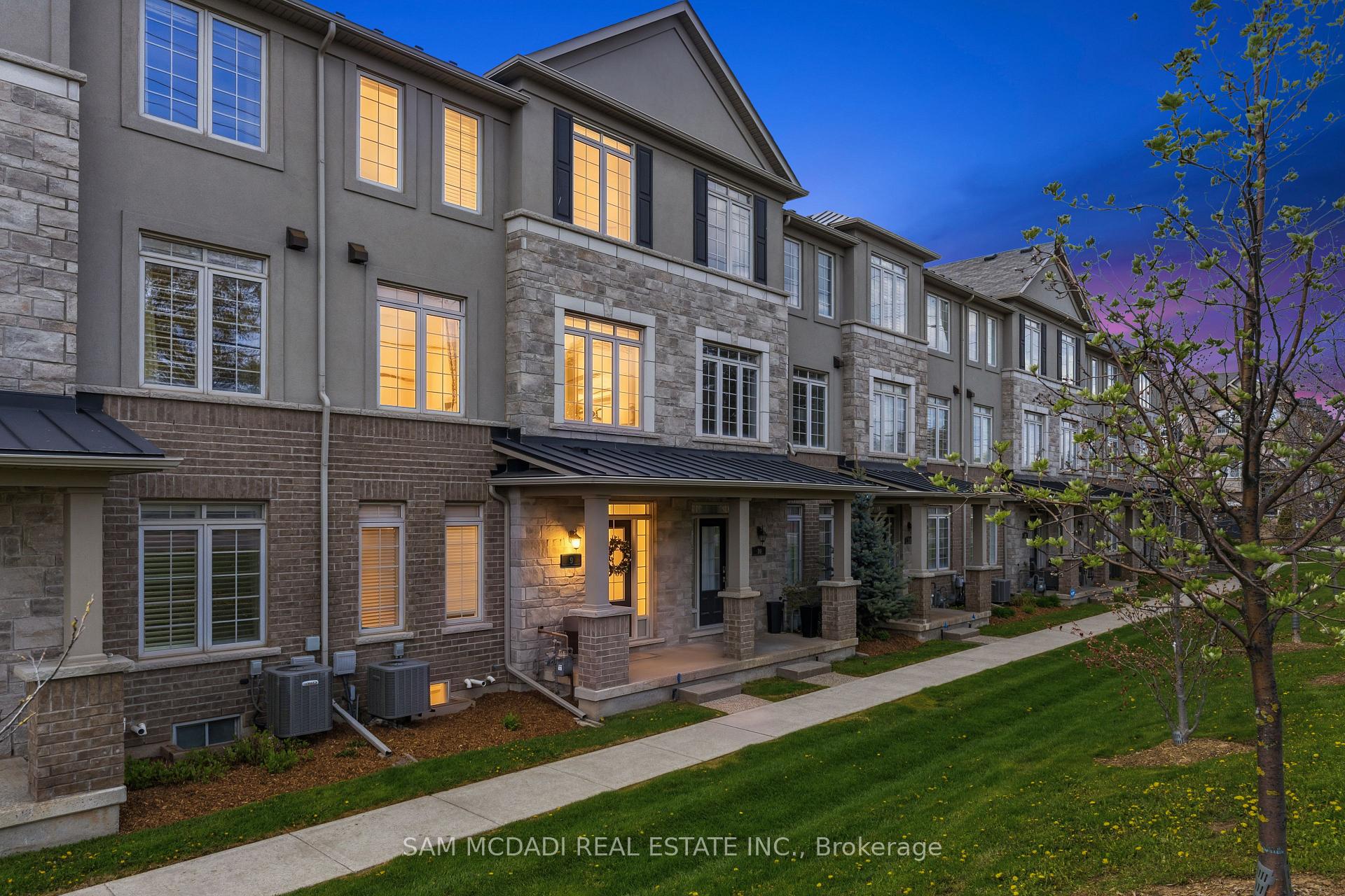 215 Dundas Street E 9
