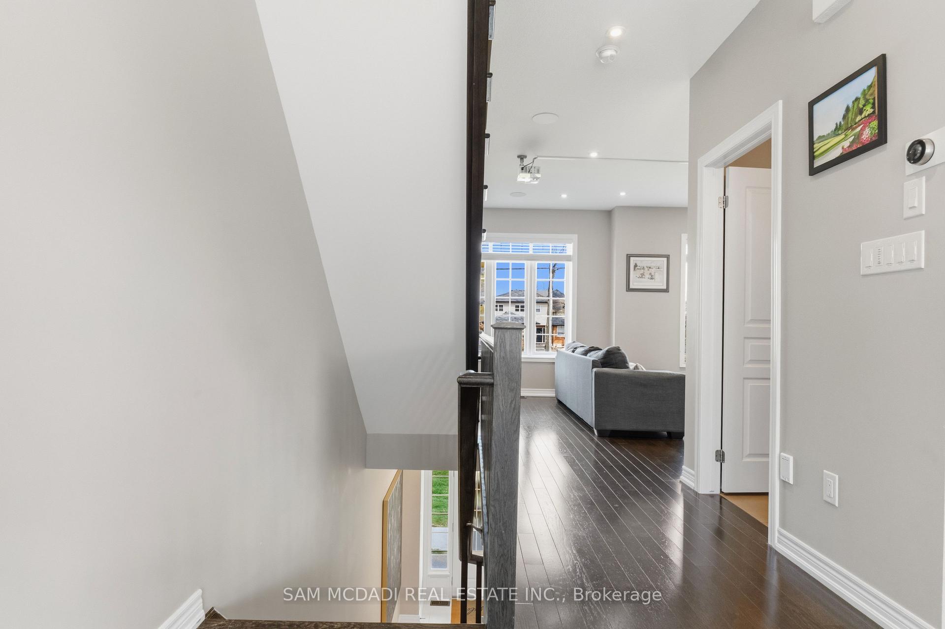 215 Dundas Street E 9