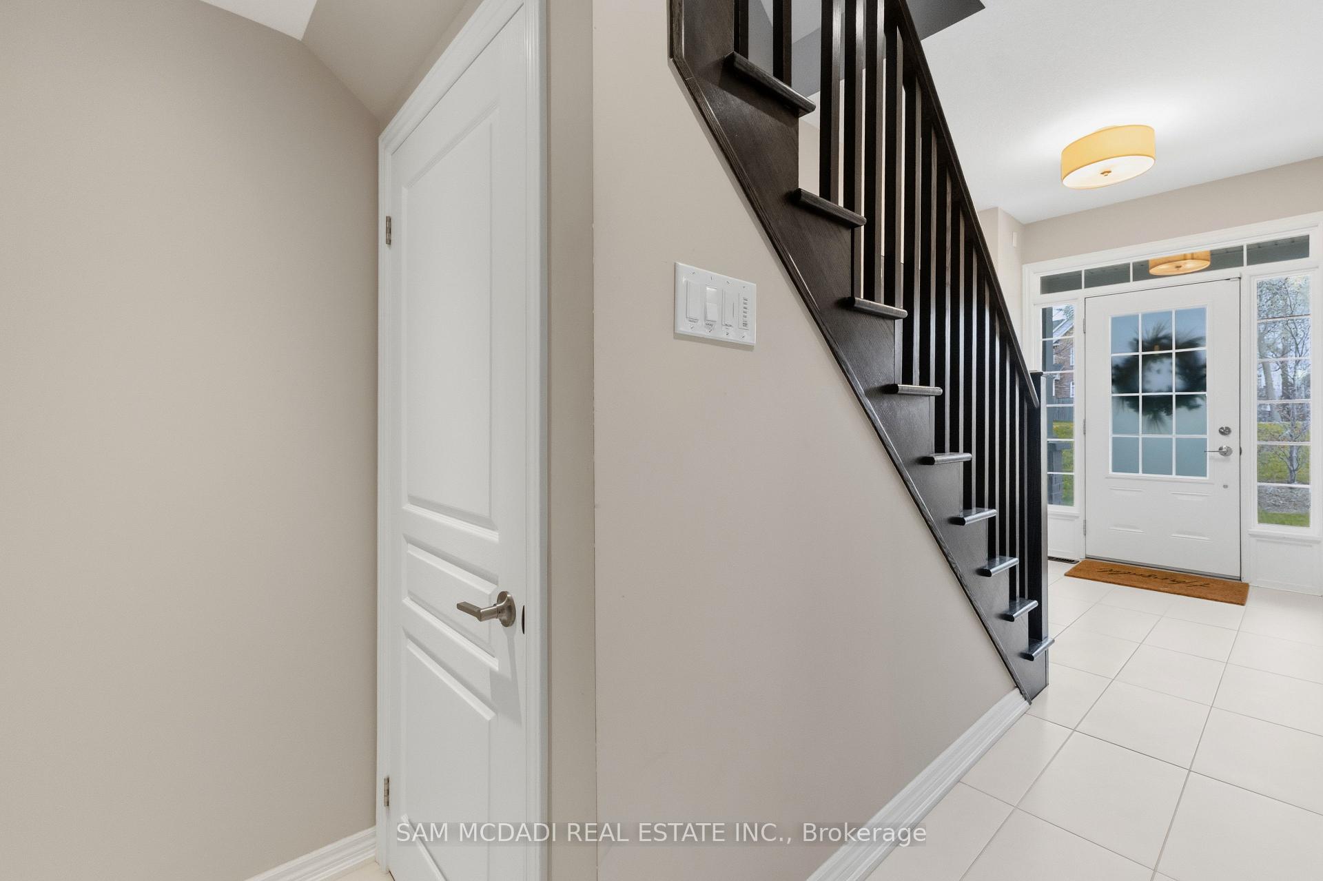 215 Dundas Street E 9