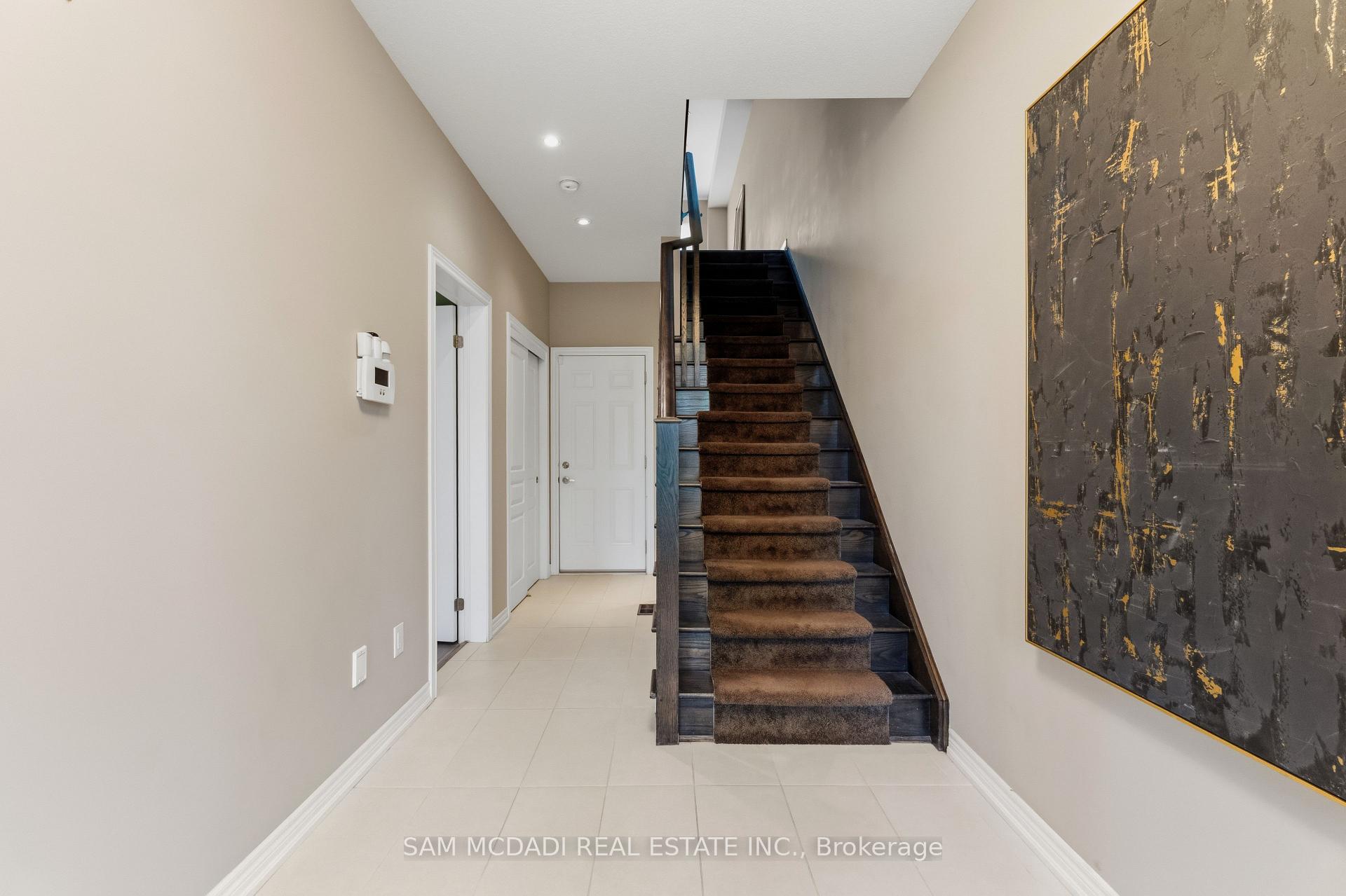 215 Dundas Street E 9