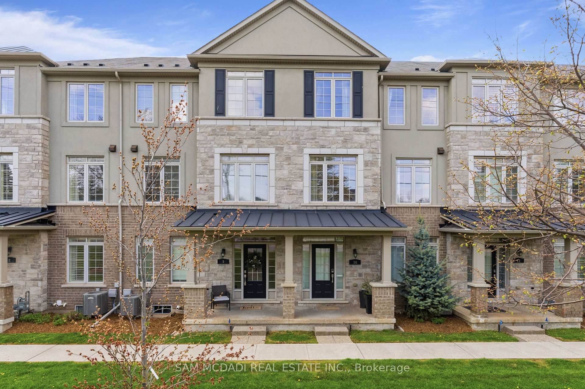 215 Dundas Street E 9