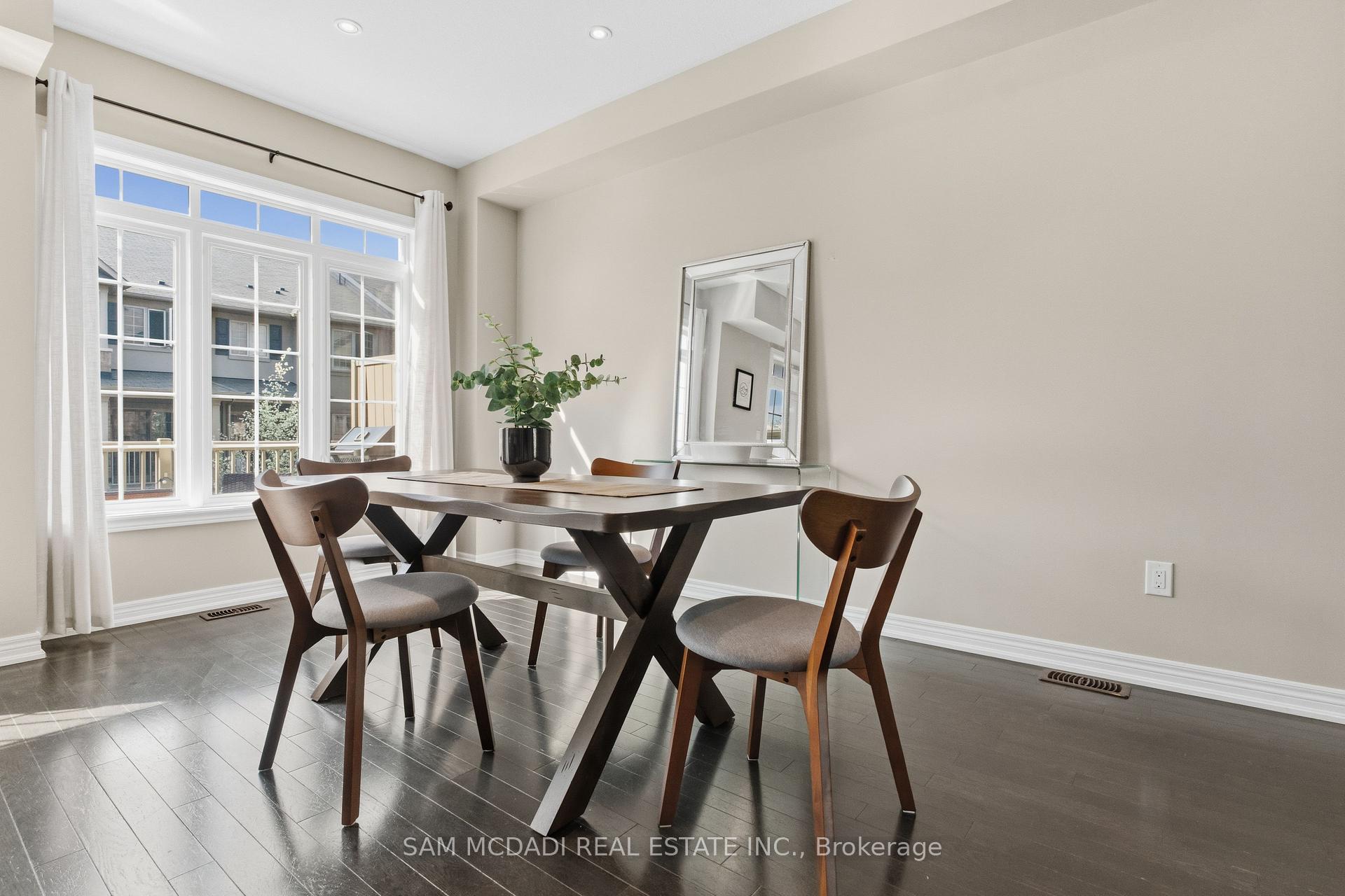 215 Dundas Street E 9