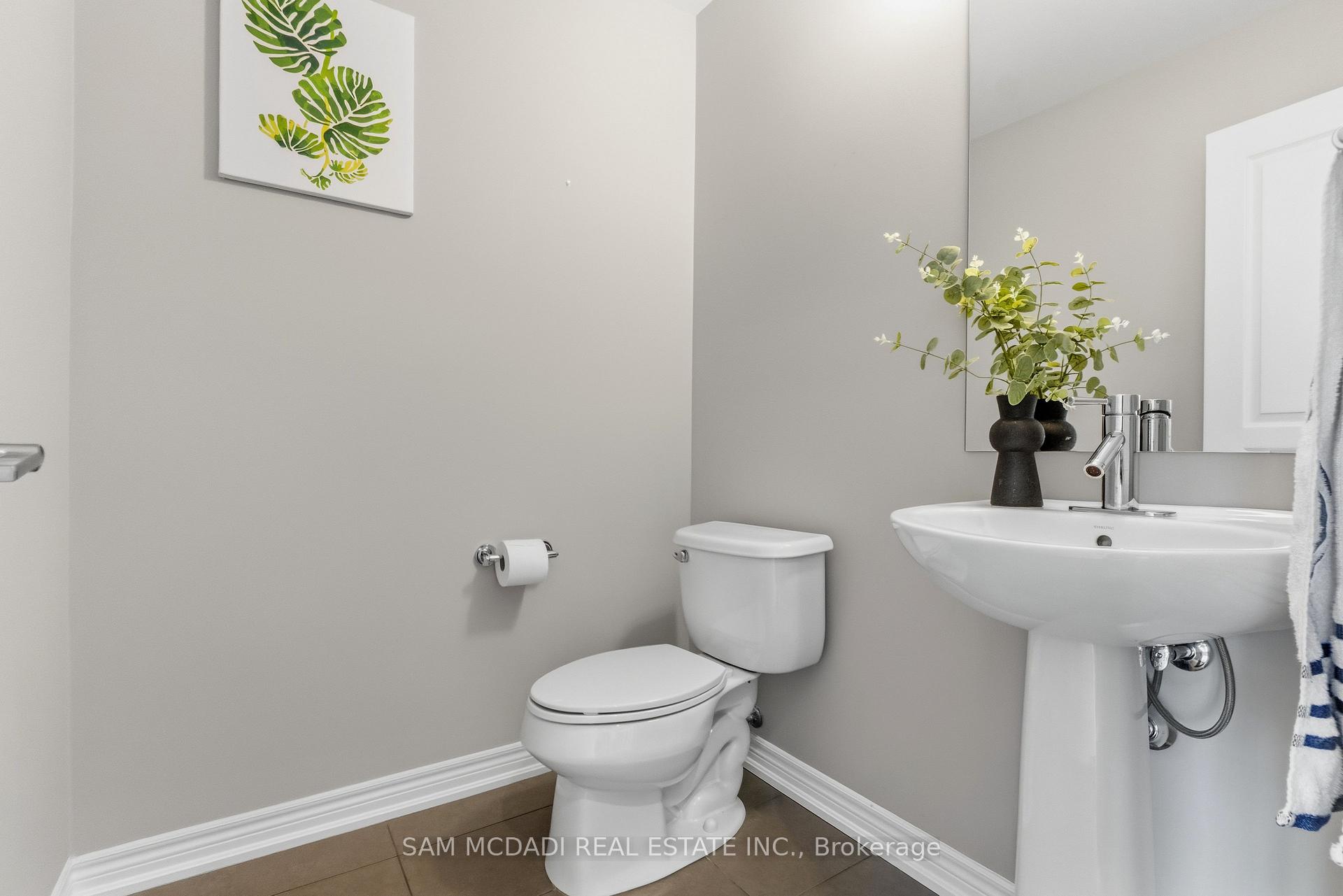 215 Dundas Street E 9