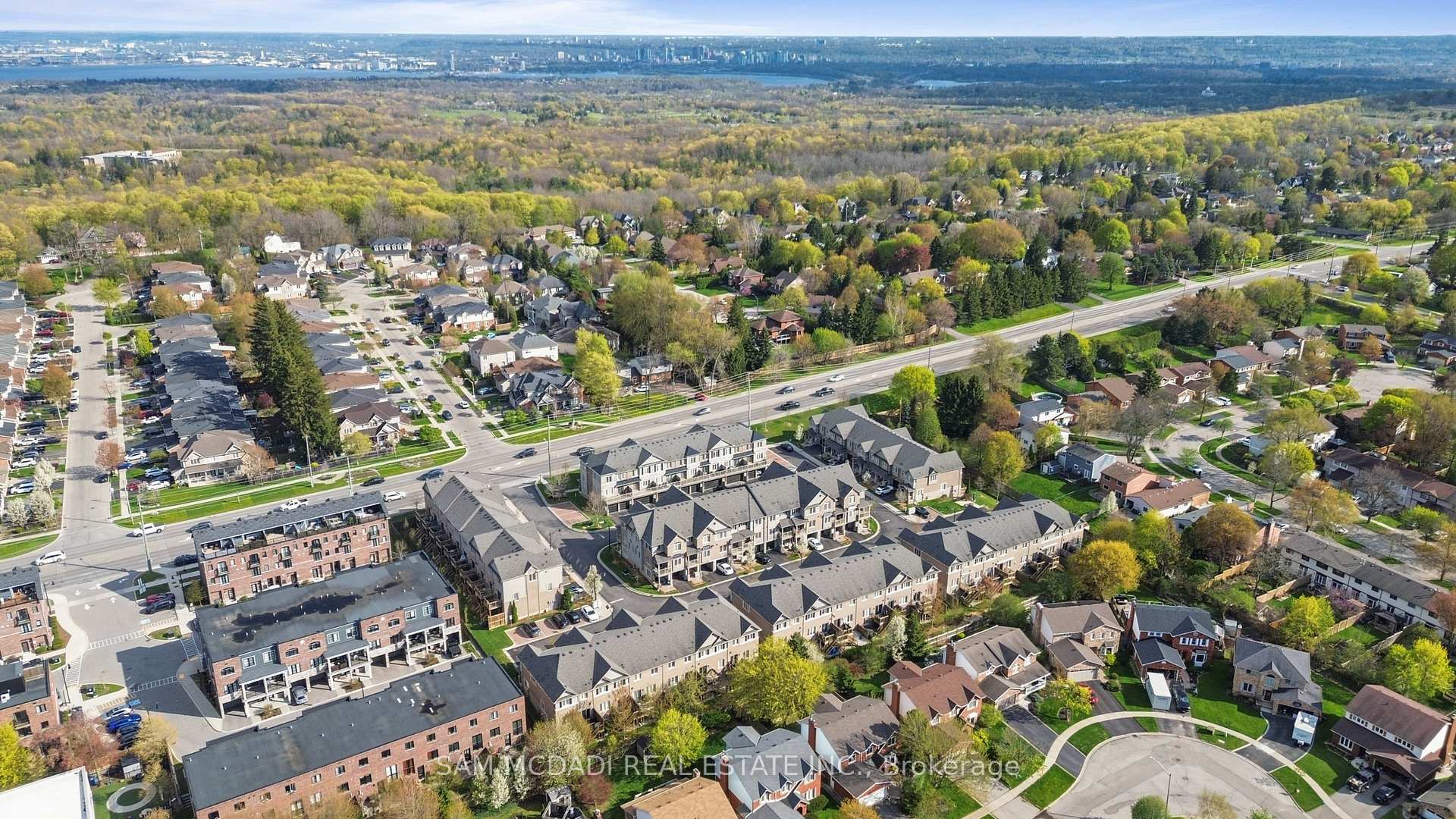 215 Dundas Street E 9
