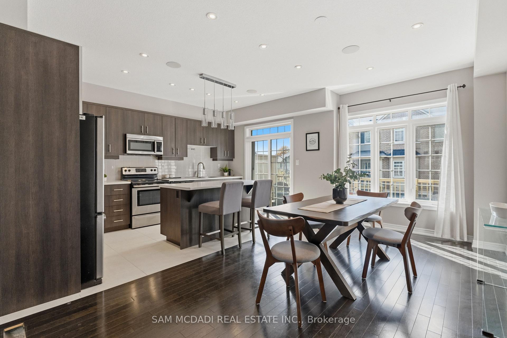 215 Dundas Street E 9