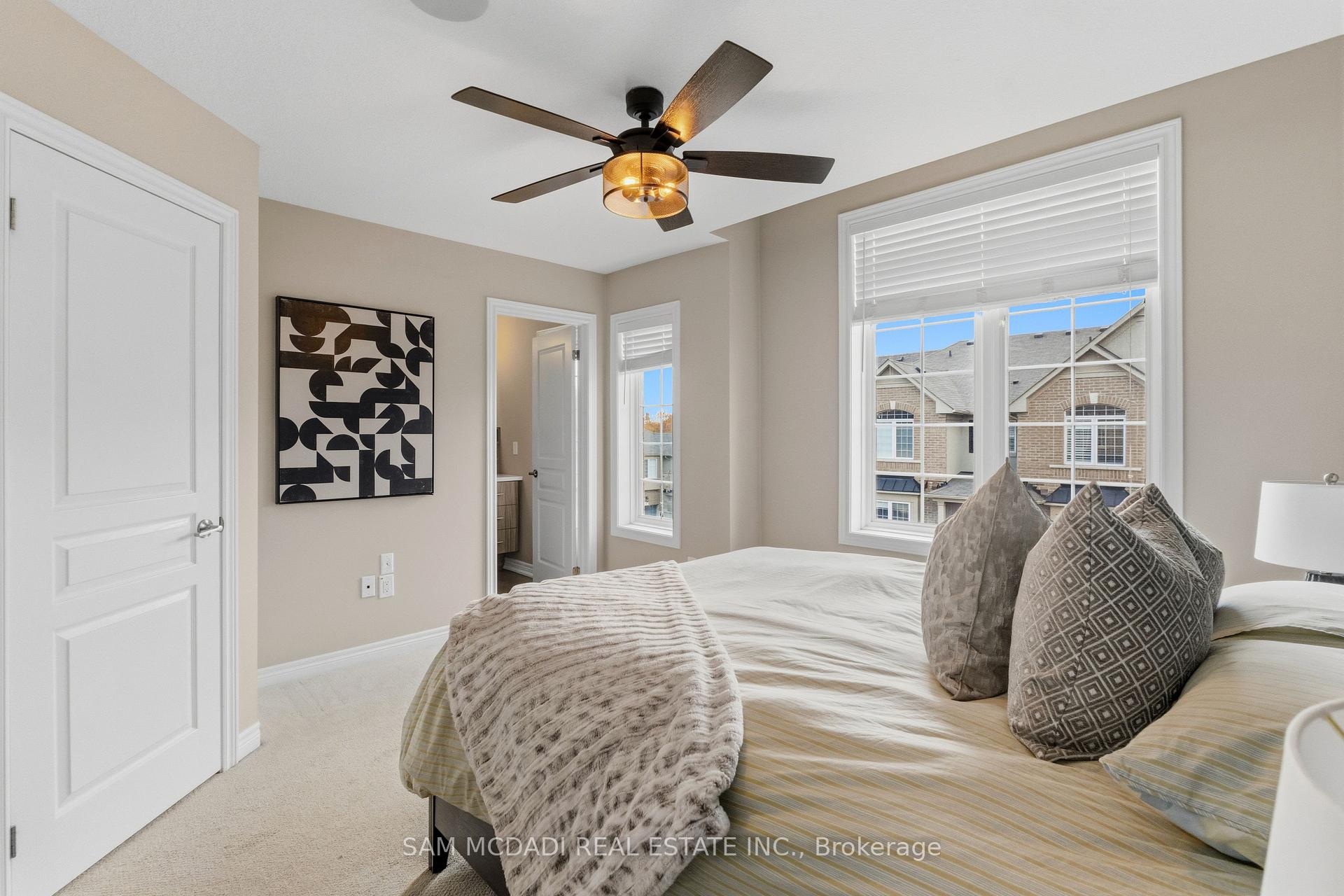 215 Dundas Street E 9