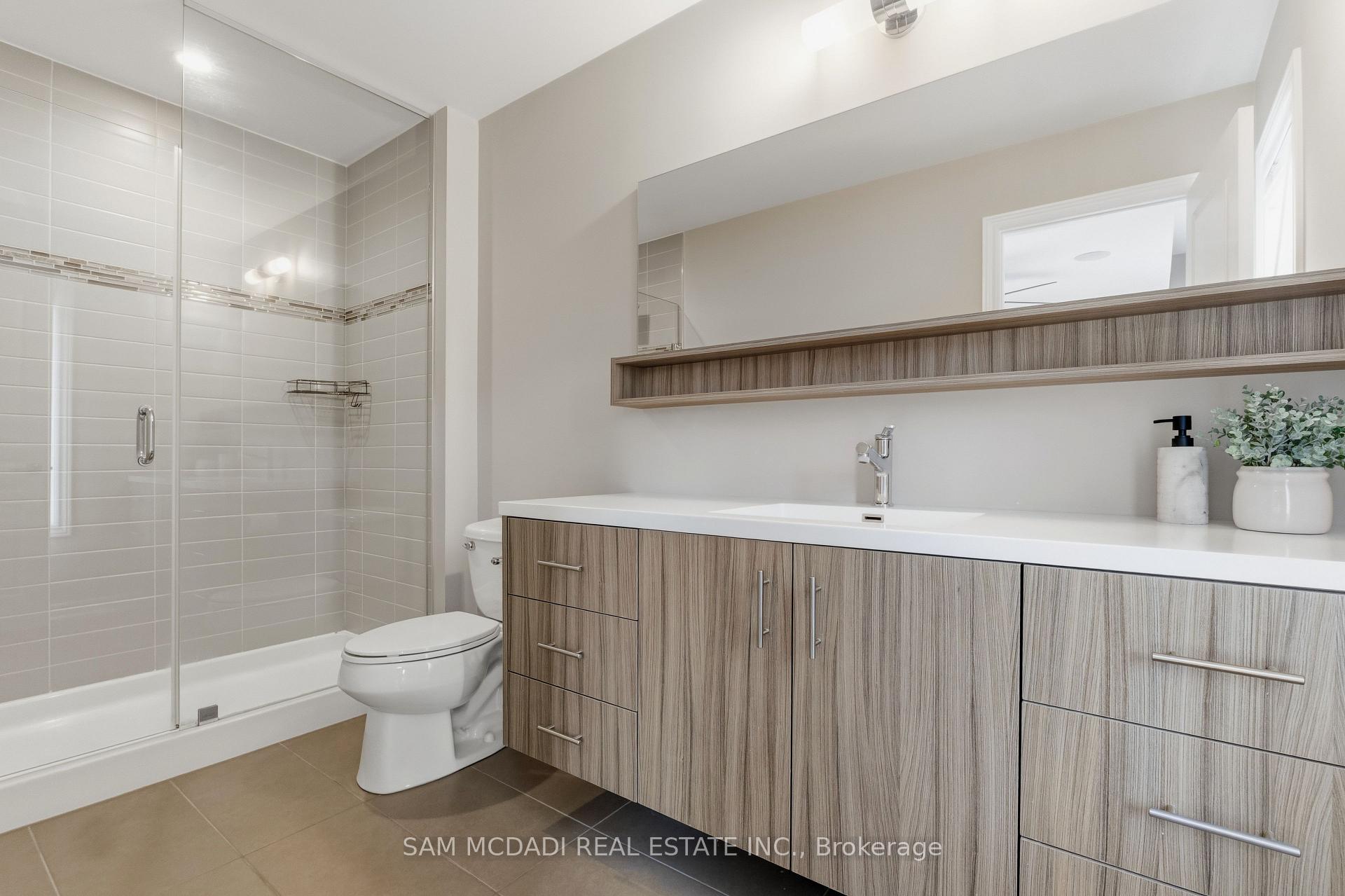 215 Dundas Street E 9