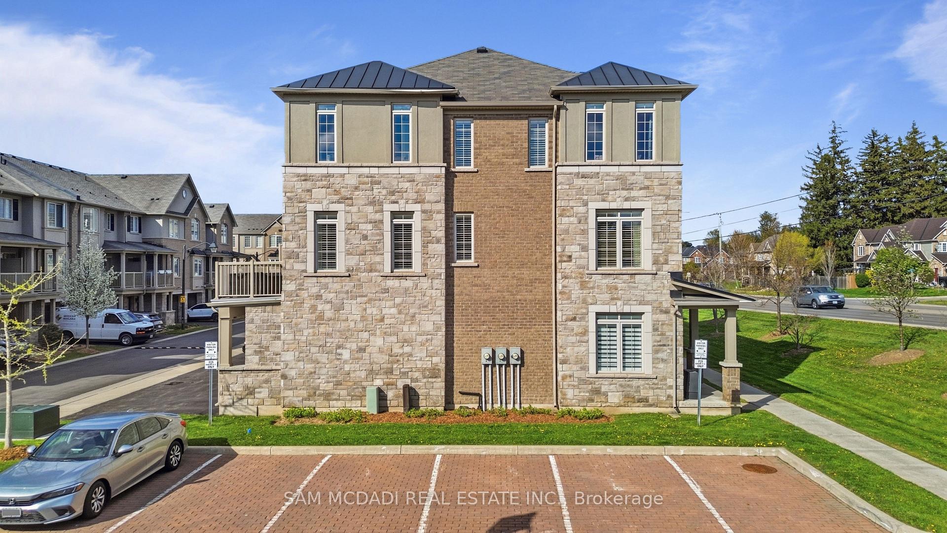215 Dundas Street E 9