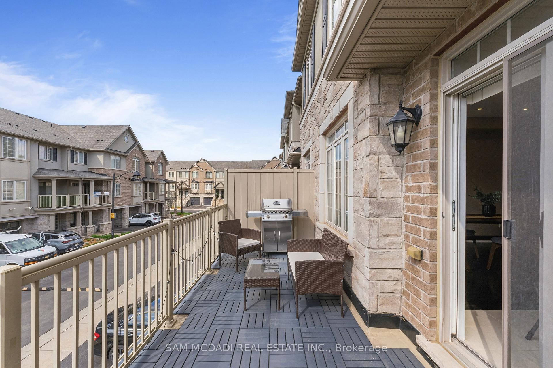 215 Dundas Street E 9