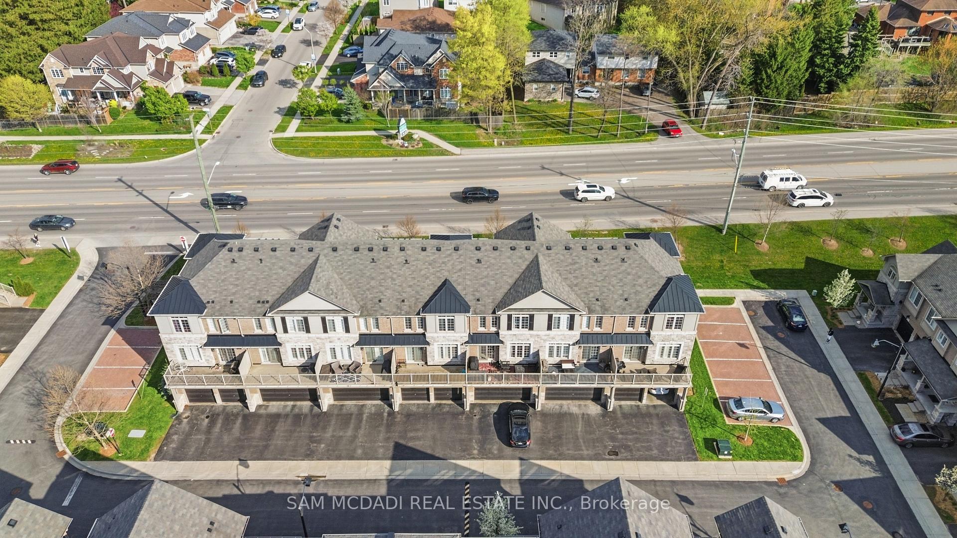215 Dundas Street E 9