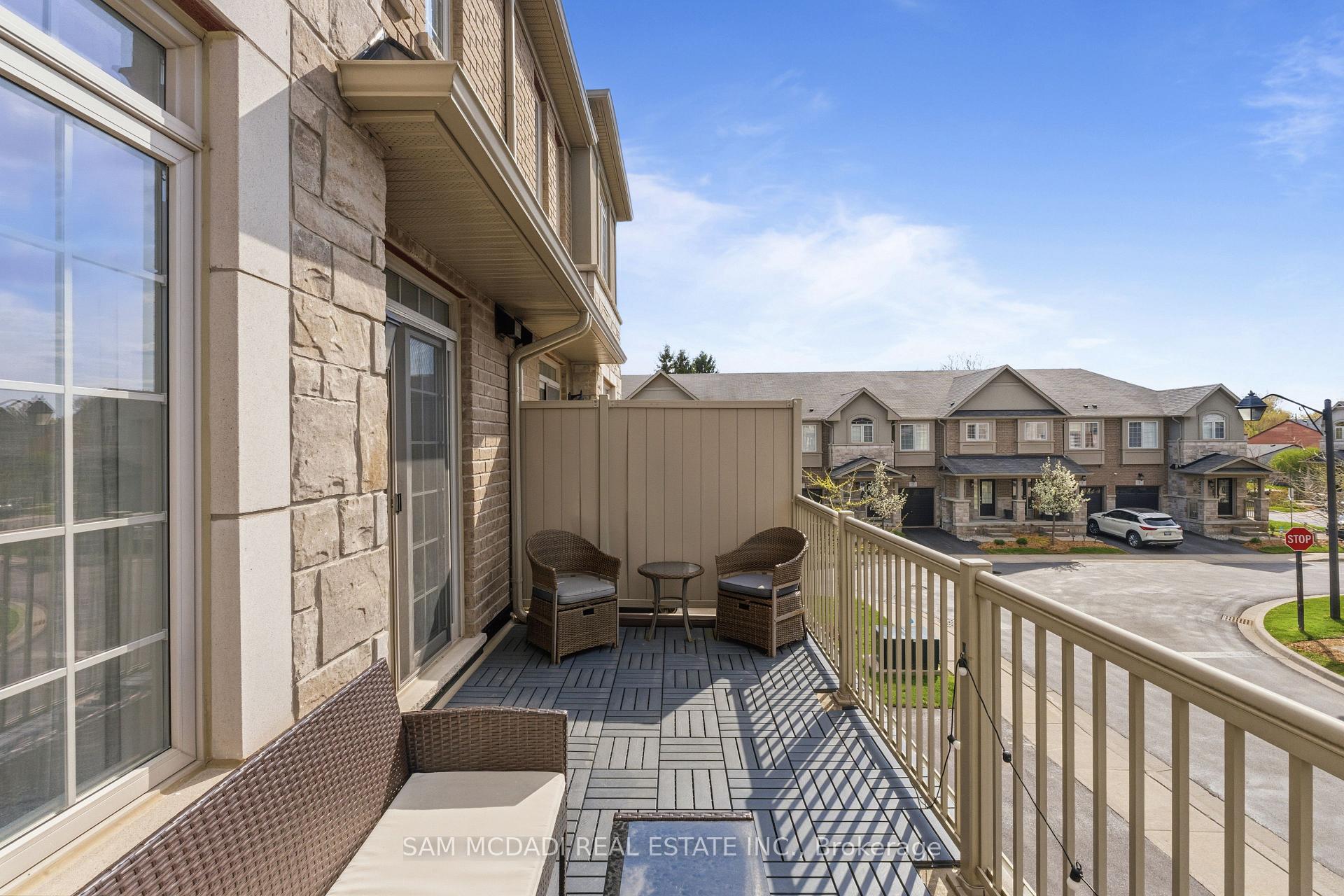 215 Dundas Street E 9