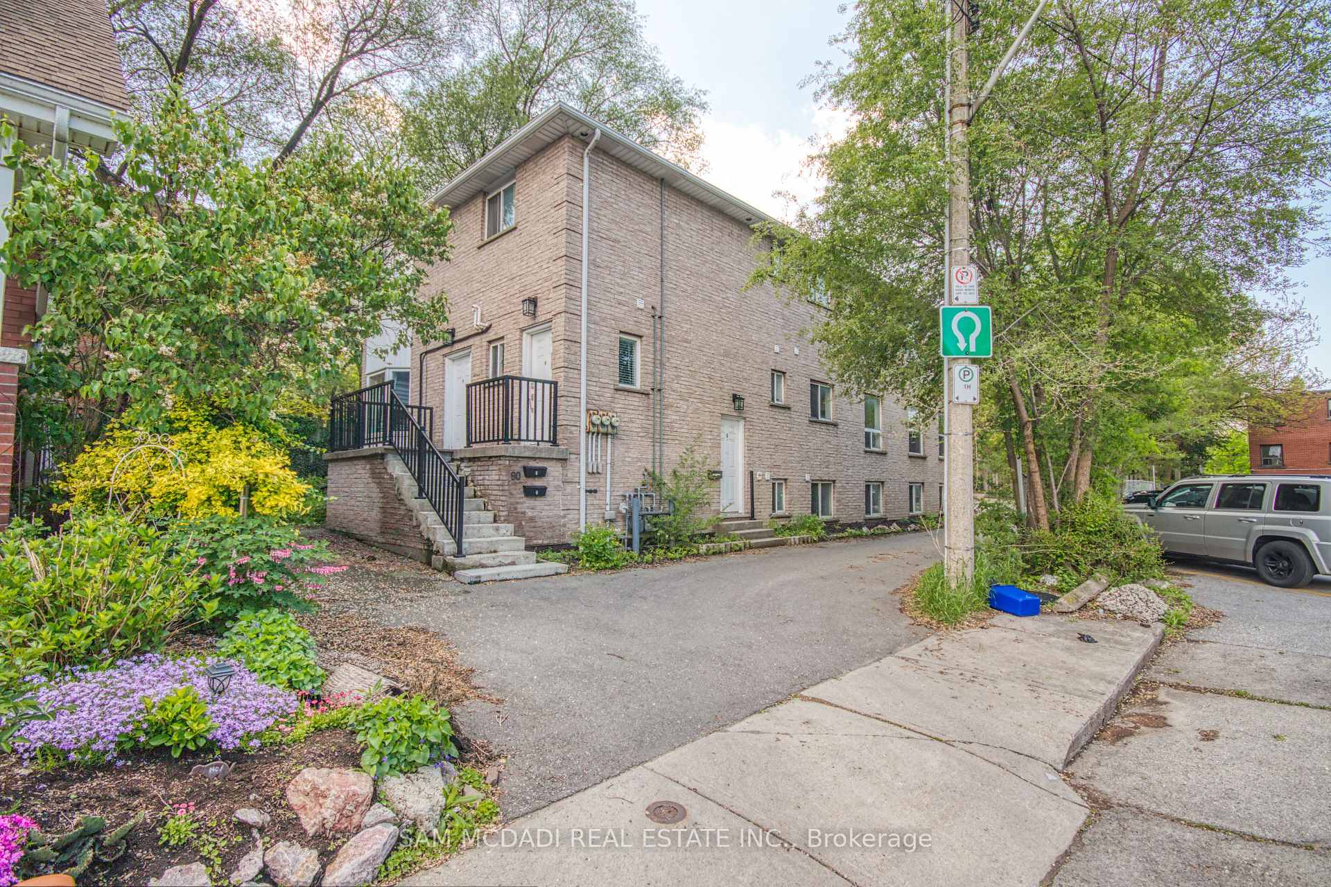 90 Tisdale Street S
