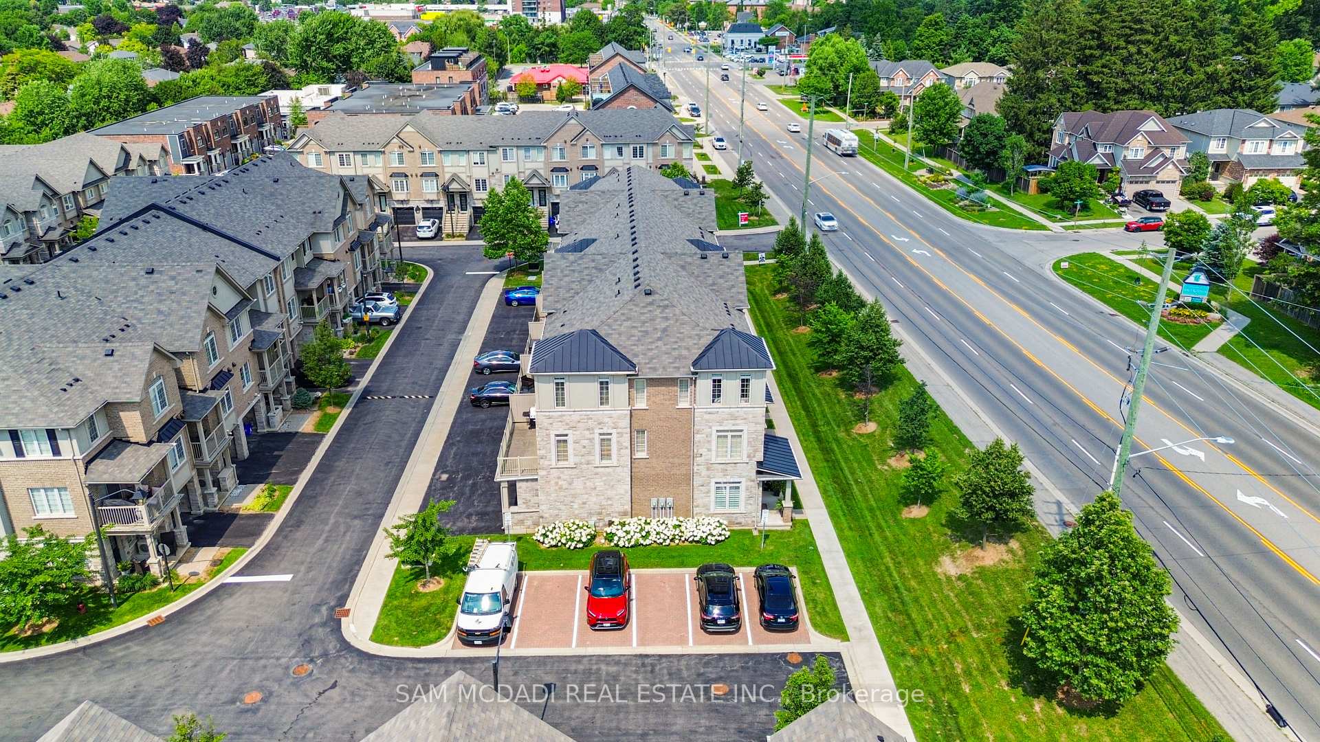 215 Dundas Street E 9