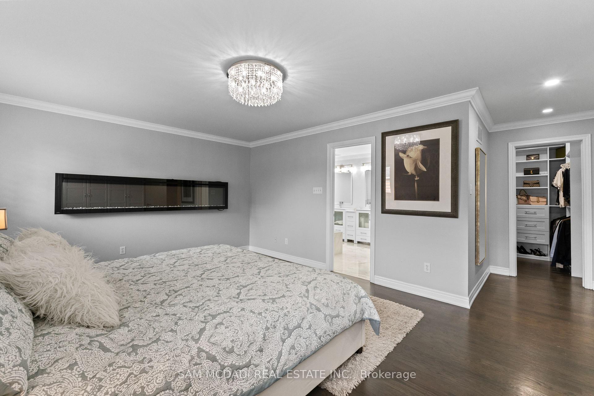 29 Delrosa Way