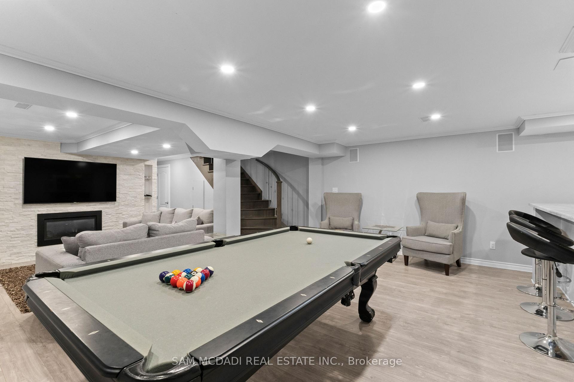 29 Delrosa Way