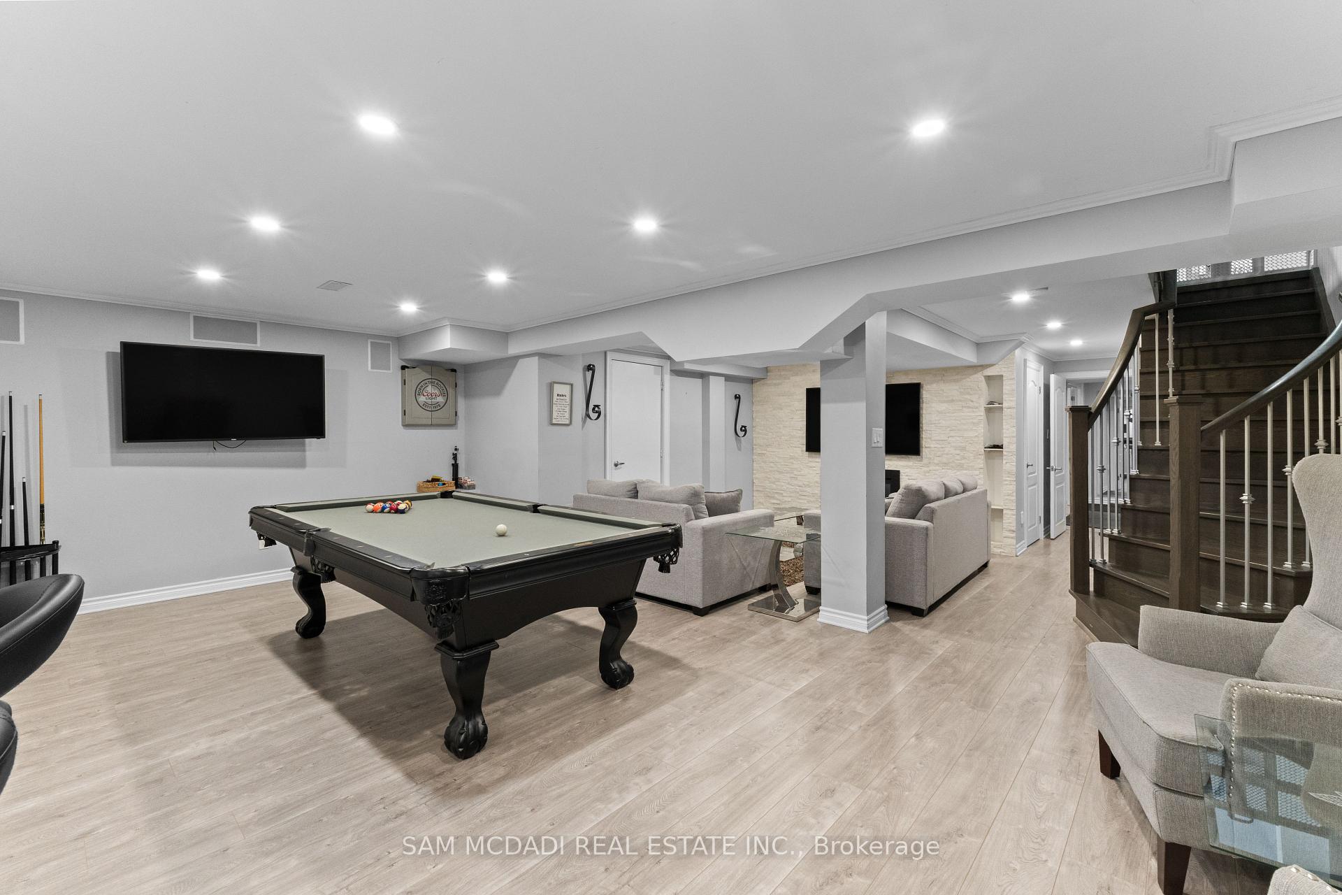 29 Delrosa Way