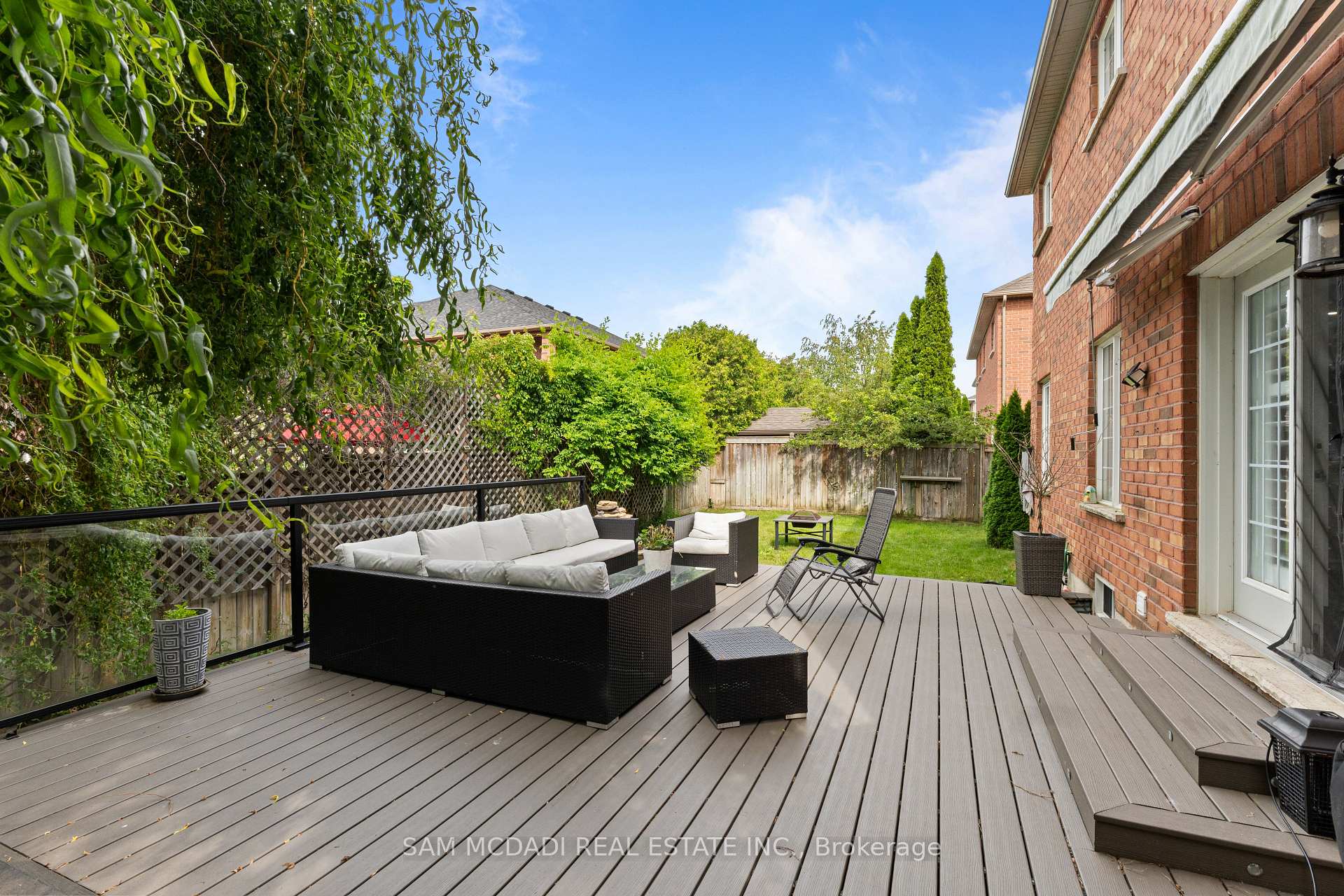29 Delrosa Way