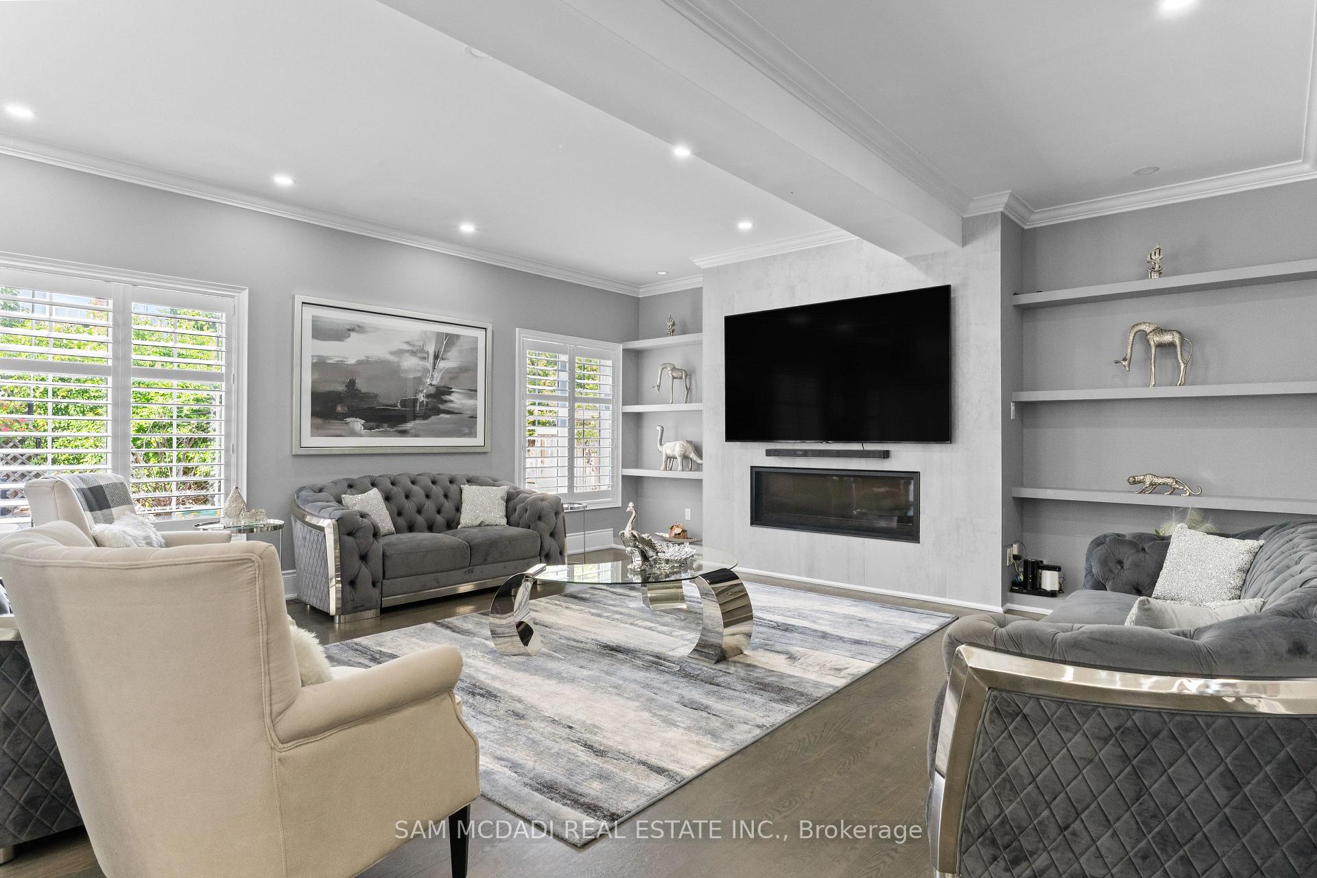 29 Delrosa Way