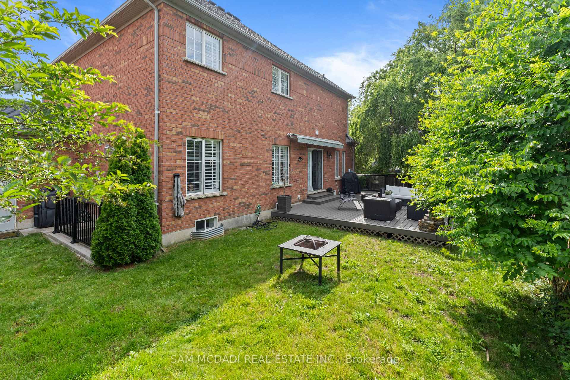 29 Delrosa Way